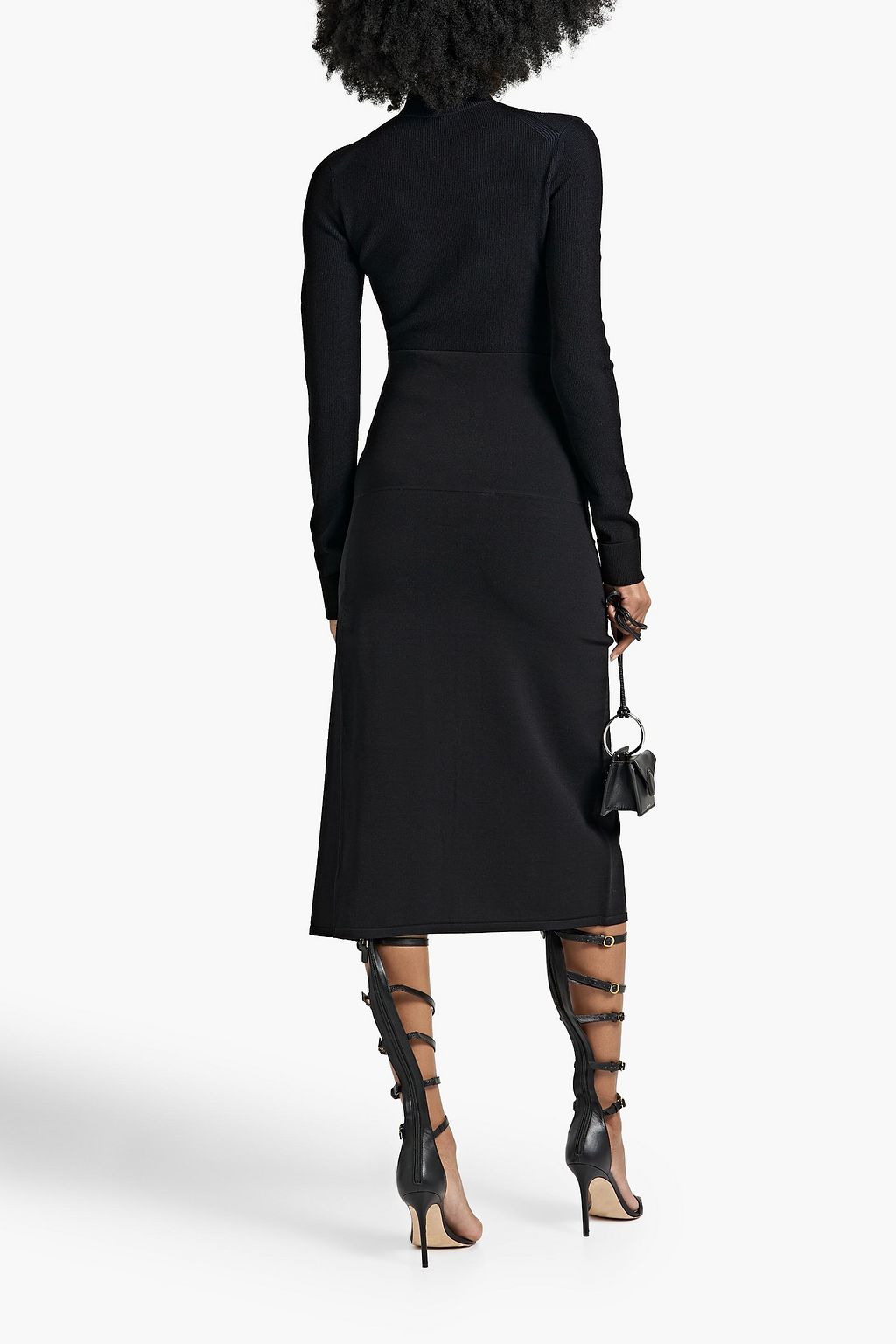 DION LEE كنزة رياضية قصيرة بياقة عالية من نسيج بحبكة مضلّعة مزينة بفتحات