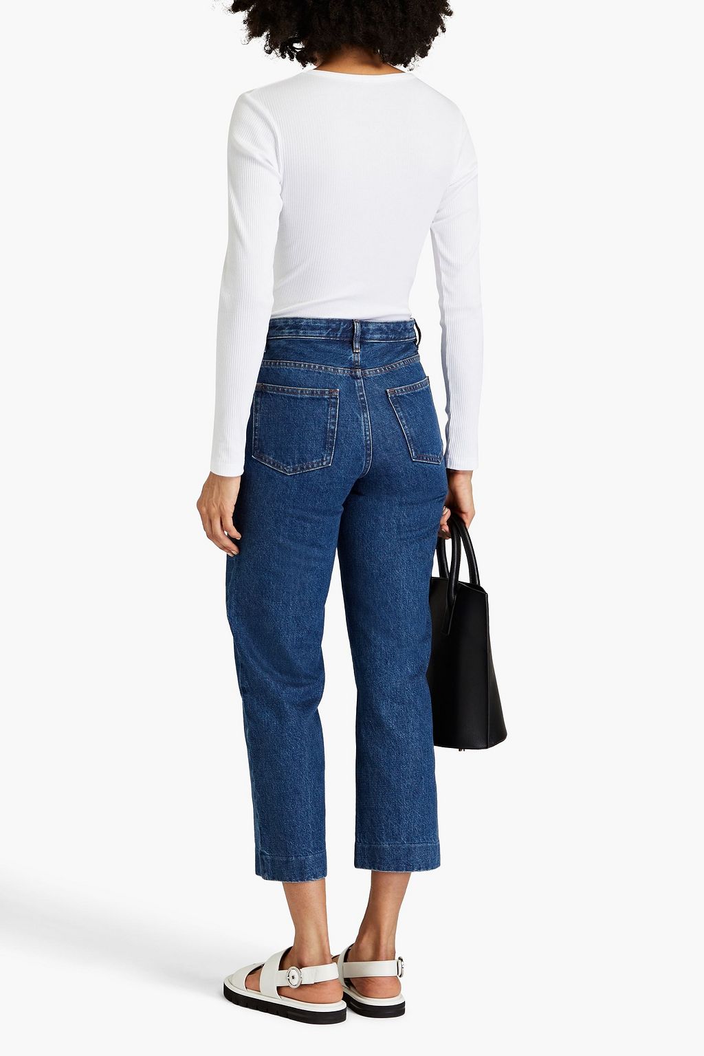 A.P.C. جينز قصير بأرجل مستقيمة وخصر عالٍ بلون باهت