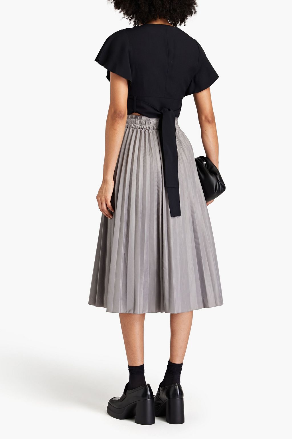 REDVALENTINO تنورة متوسطة الطول من قماش المواريه مزينة بكسرات