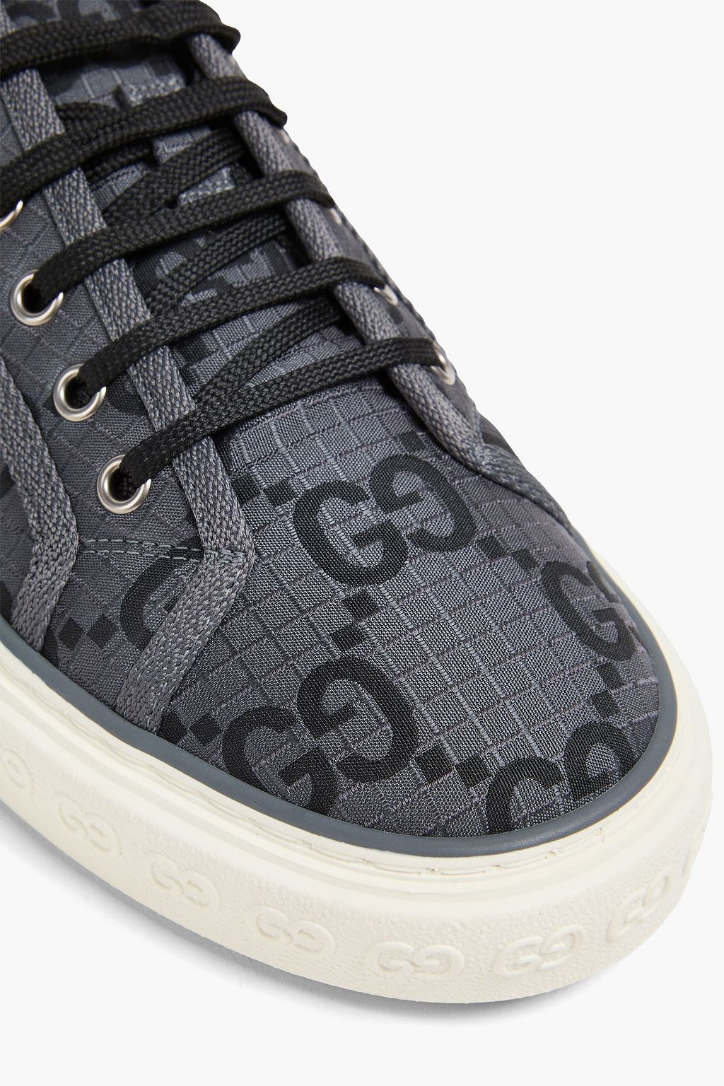 GUCCI حذاء سنيكرز تنس 1977 من قماش ريبستوب بطبعة شعار العلامة