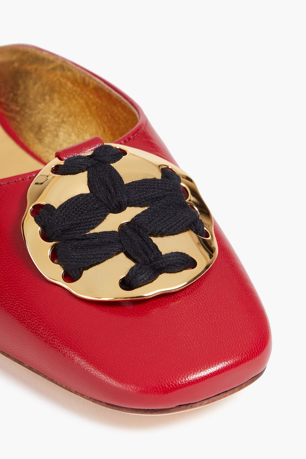 TORY BURCH حذاء ميول من الجلد مزين بإبزيم على شكل حرف T مزدوج