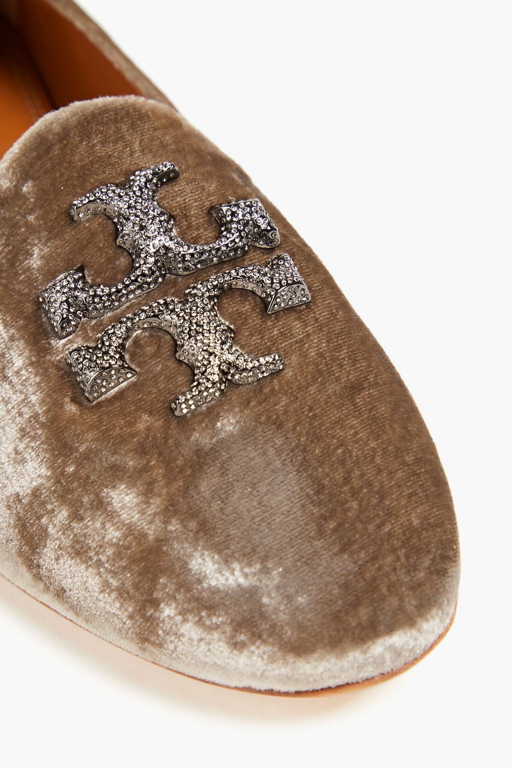 TORY BURCH حذاء مسطّح من مخمل مجعد بتصميم مزركش