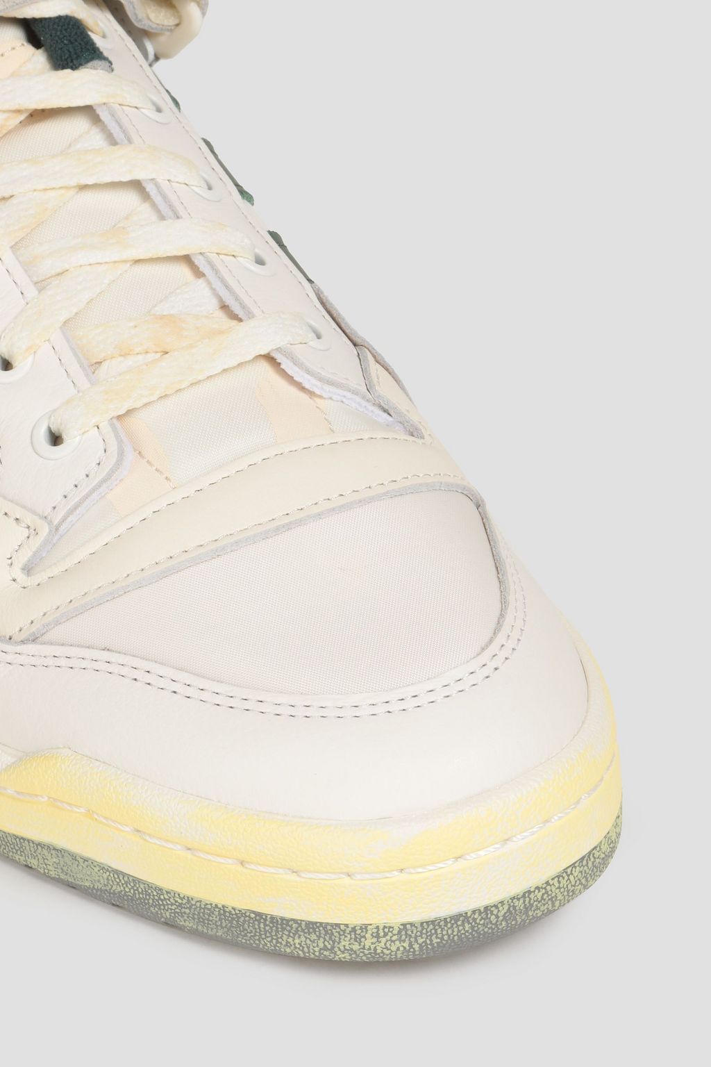 ADIDAS ORIGINALS حذاء سنيكرز فورام 84 بطول فوق الكاحل من الجلد وقماش عازل