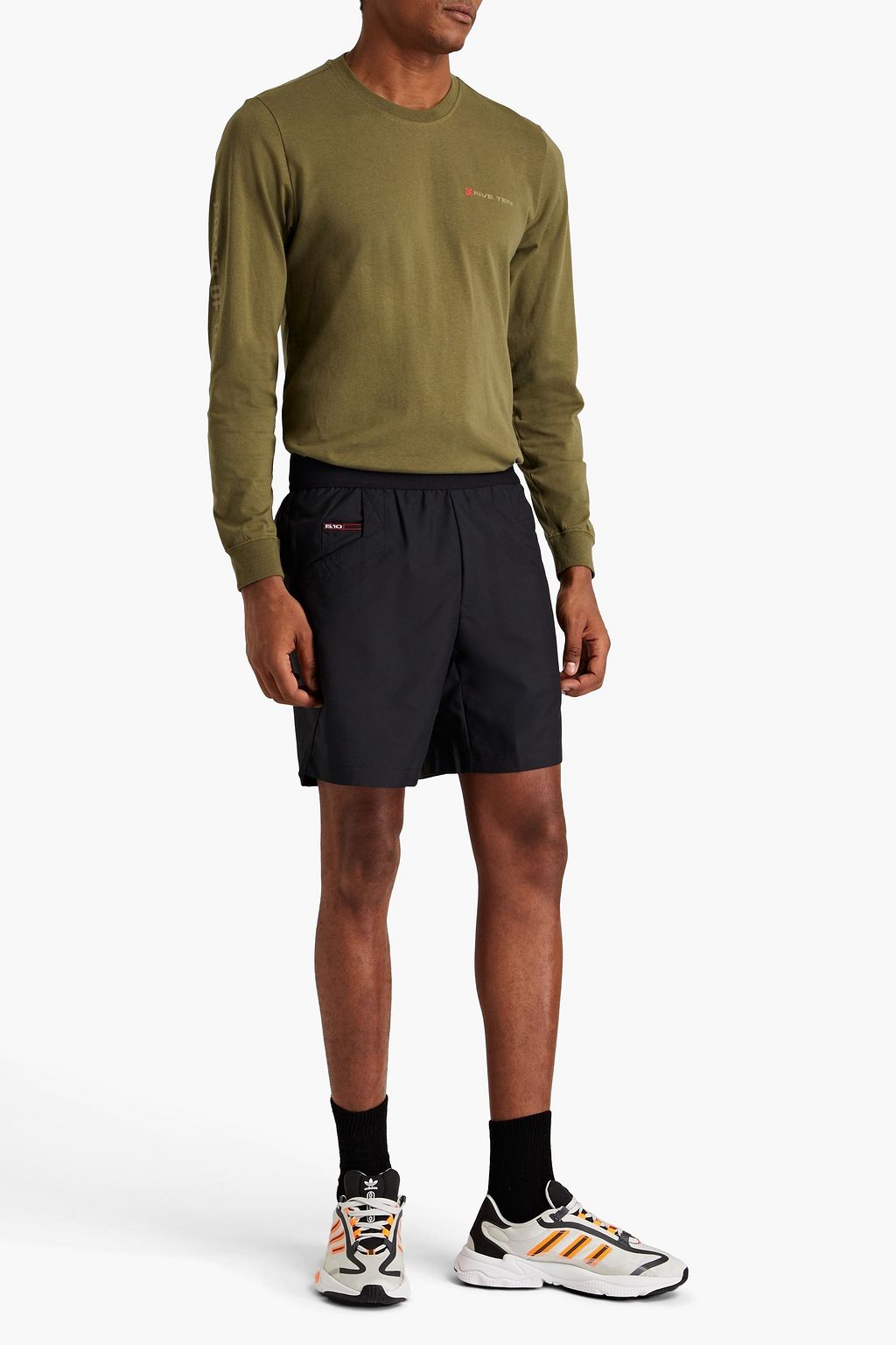 ADIDAS شورت من قماش عازل مزين بطبعات