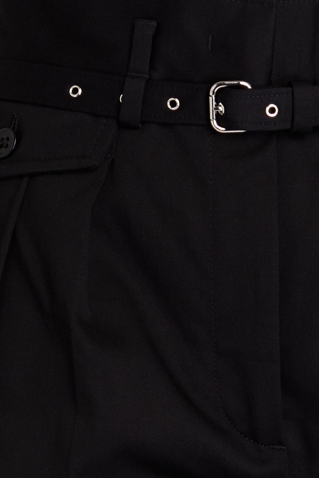 REDVALENTINO بنطال بقصة تضيق تدريجياً مصنوع من قطن تويل مطاطي مزين بكسرات ومزود بحزام
