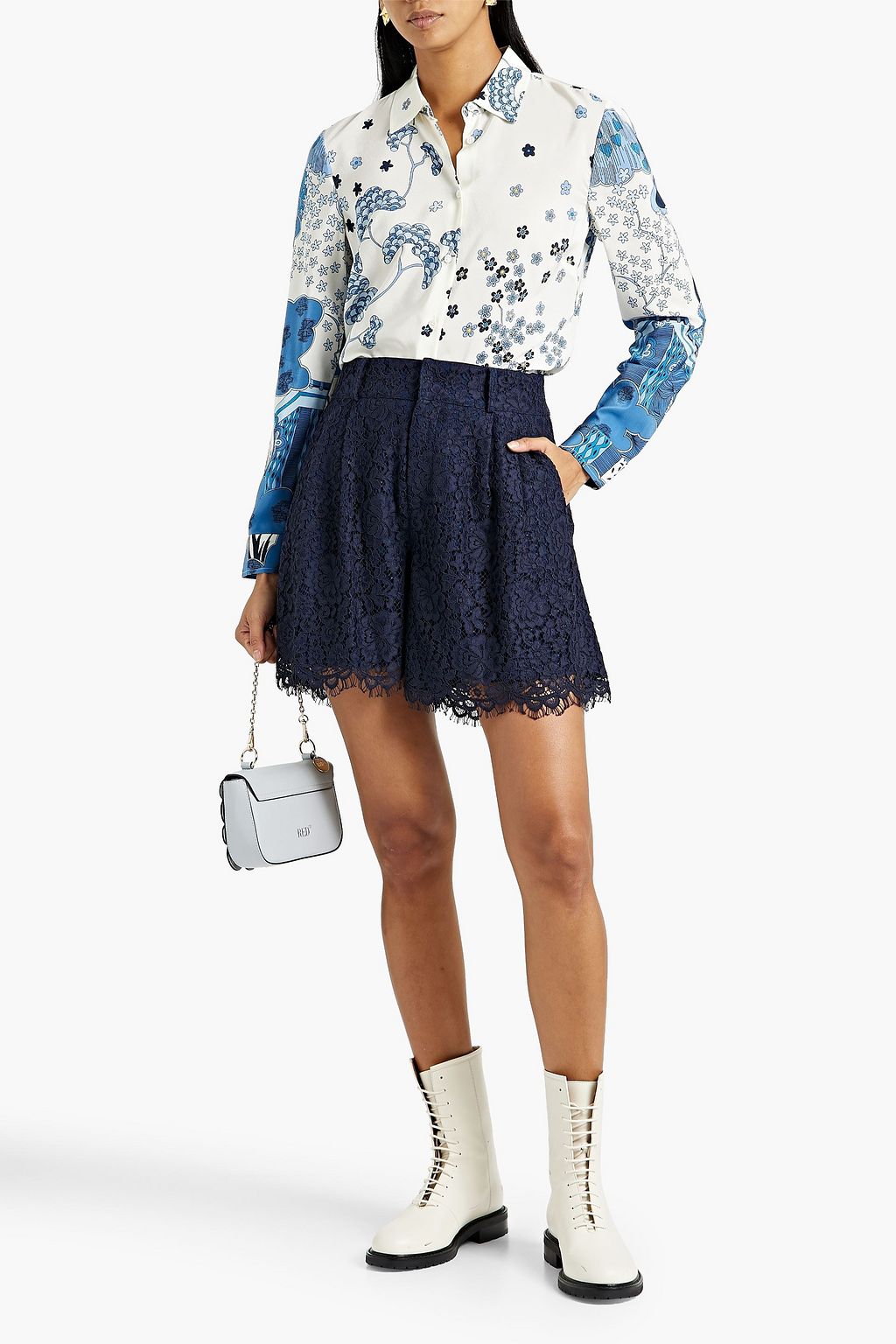 REDVALENTINO شورت من الدانتيل المفرّغ