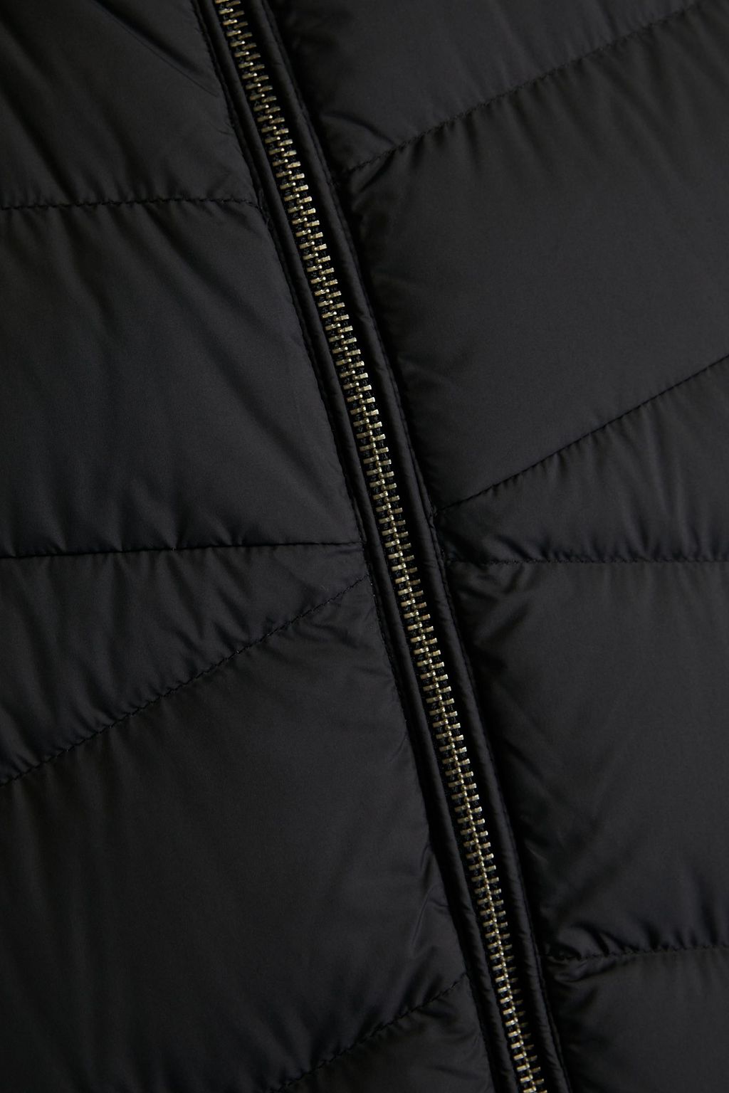 WOOLRICH فيست بقبعة مصنوع من قماش عازل بتصميم مبطّن