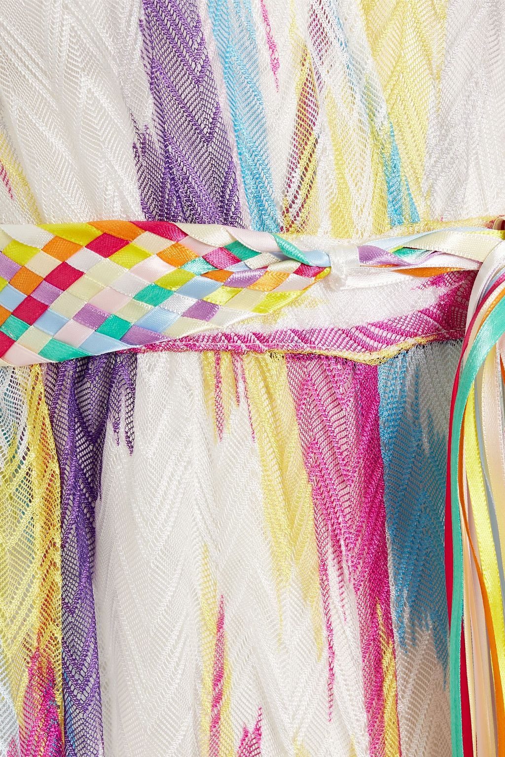 MISSONI بلاي سوت بياقة هالتر الدائرية مصنوع من نسيج بحبكة كروشيه ومزين بشرّابات