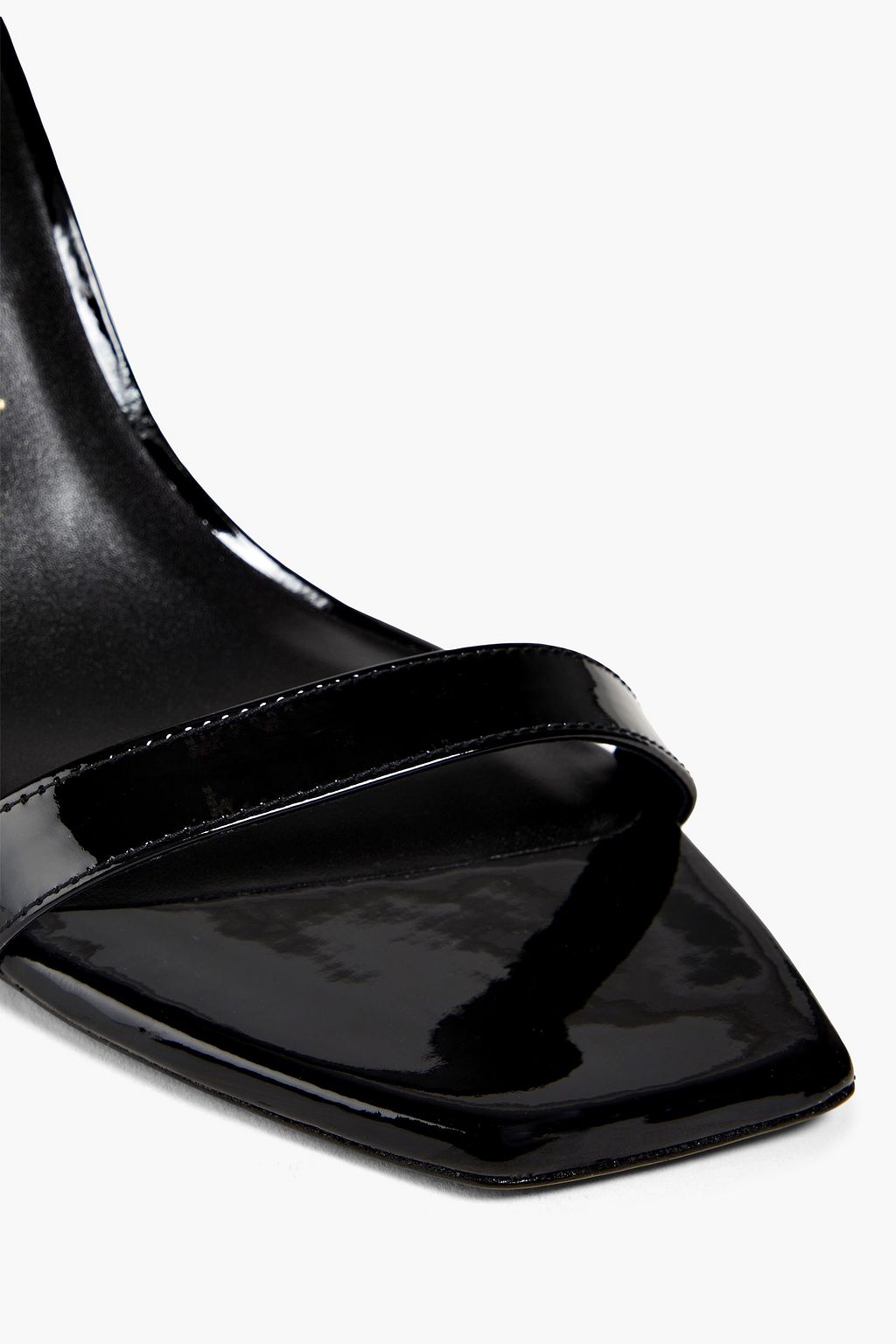 STUART WEITZMAN صندل مصنوع من الجلد اللامع