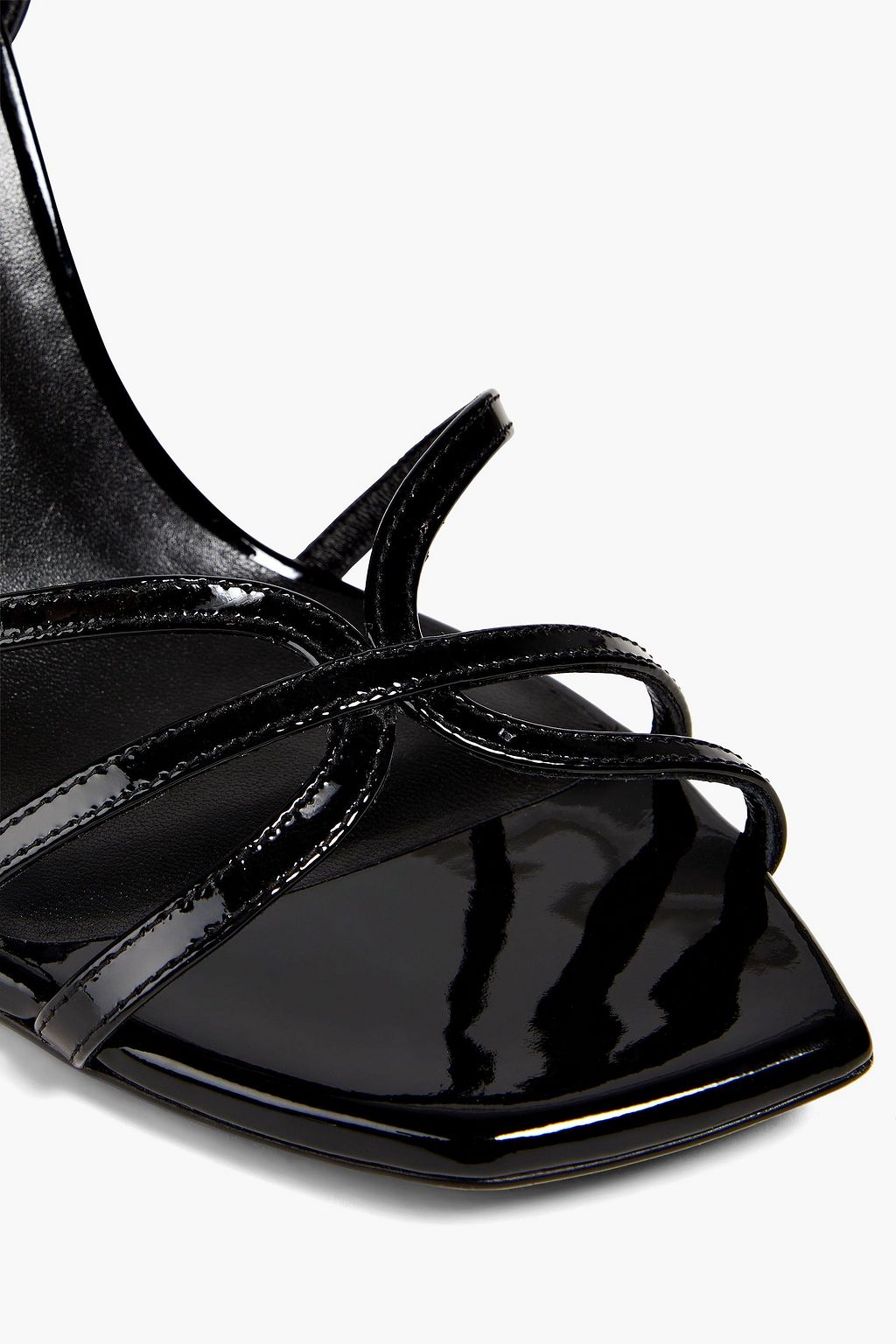 STUART WEITZMAN صندل مصنوع من الجلد اللامع