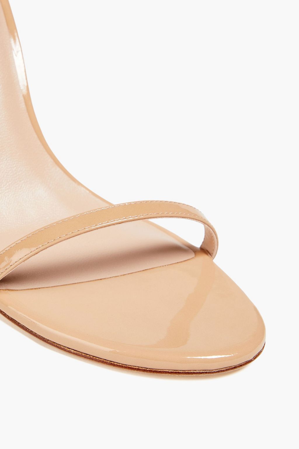 STUART WEITZMAN صندل مصنوع من الجلد اللامع