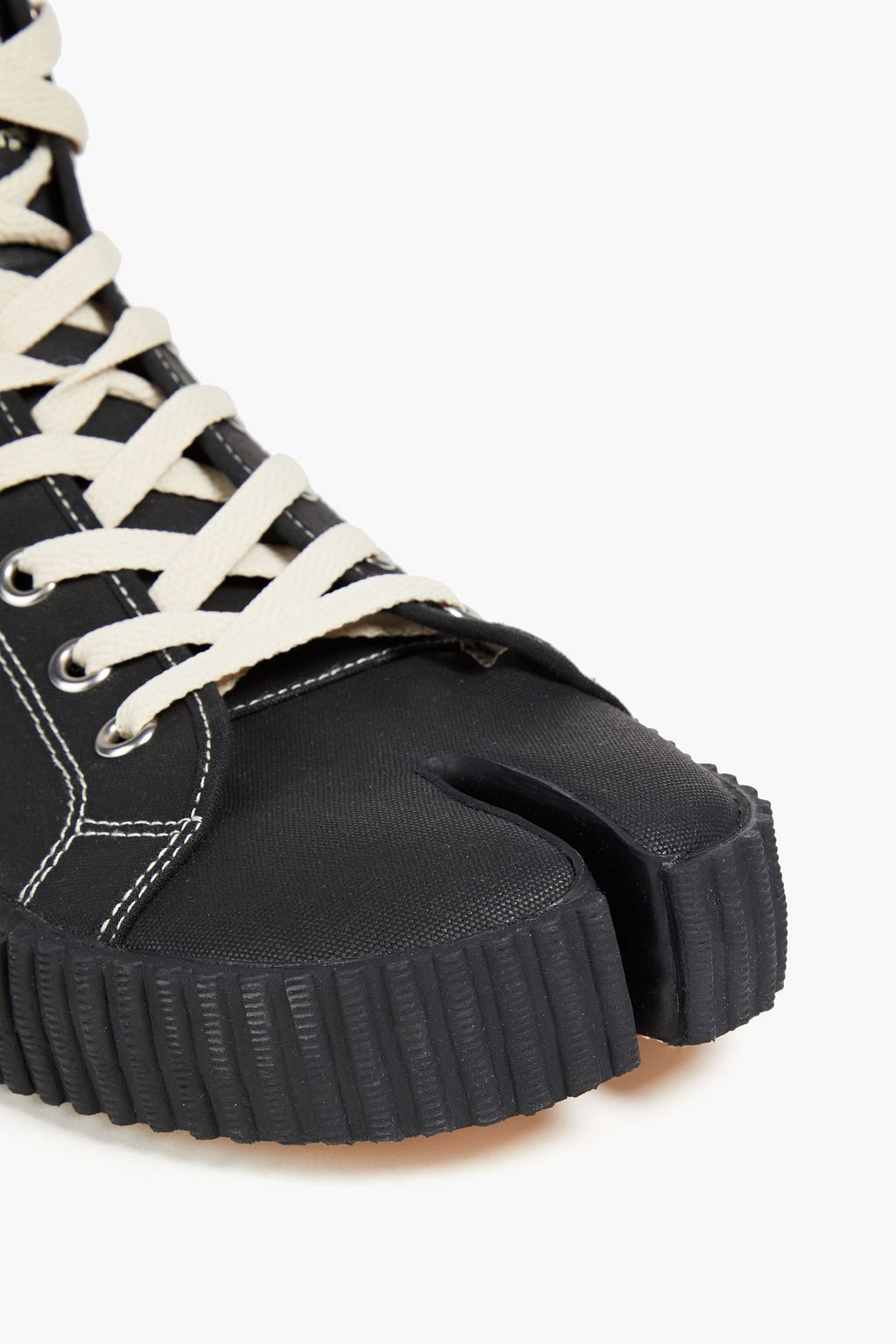 MAISON MARGIELA حذاء سنيكرز «تابي» بطول فوق الكاحل مصنوع من الكنفا بتصميم مفصول عند الأصابع