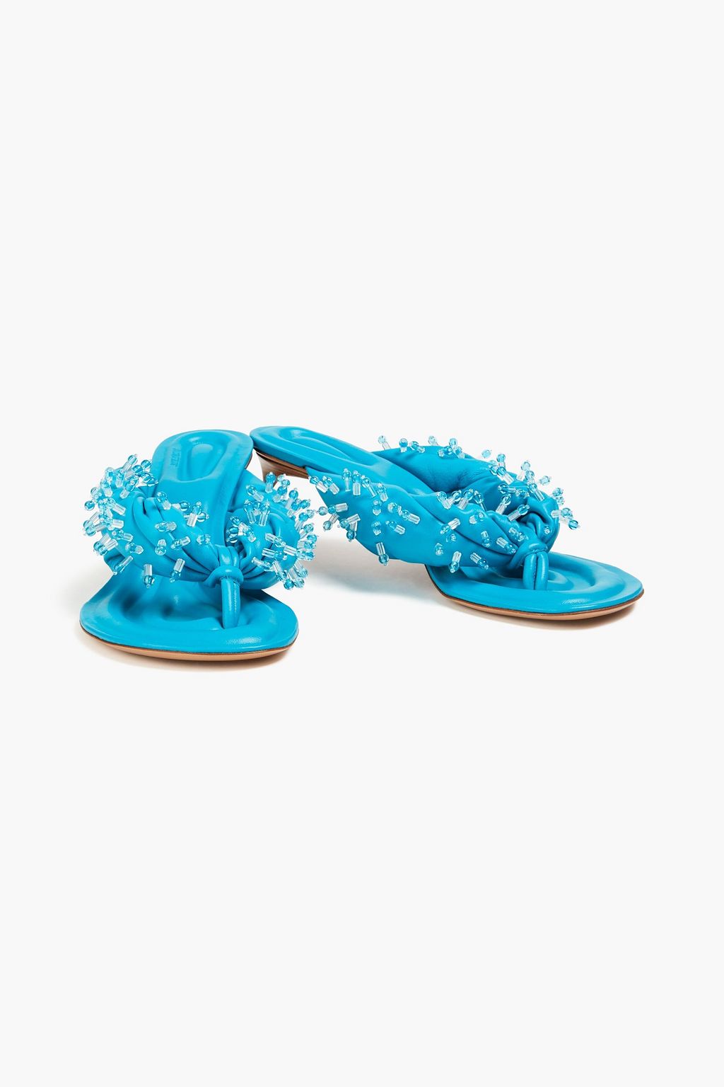 JACQUEMUS Wattierte Sandalen aus Leder mit Twist-Detail