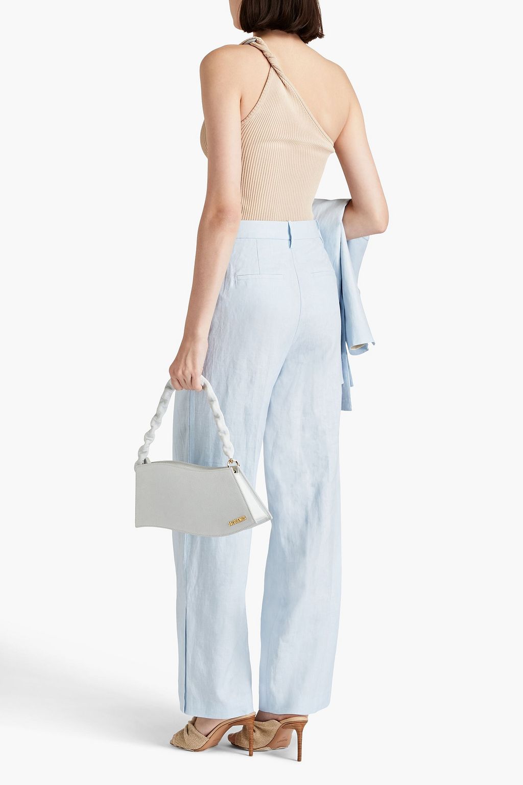JACQUEMUS بلوزة ’’أسينو’’ بكتف واحد مصنوعة من نسيج بحبكة مضلّعة