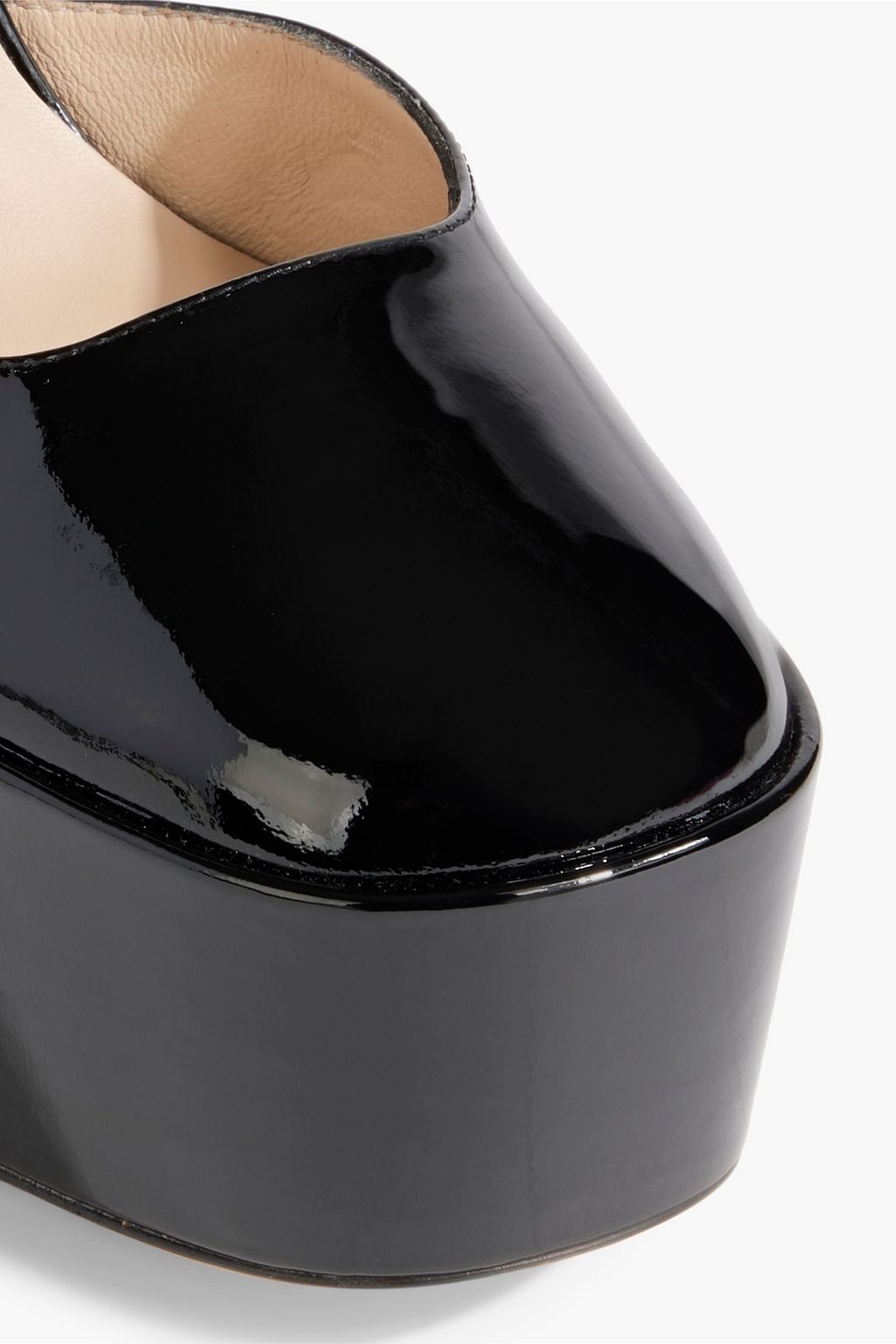 STUART WEITZMAN حذاء بامب “سكاي هاي” بنعل سميك مصنوع من الجلد اللامع بكعب مقاس 145