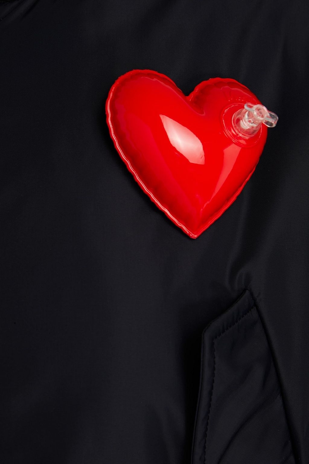 MOSCHINO جاكيت بومر قصير مصنوع من قماش عازل ومزين برقعة زخرفية