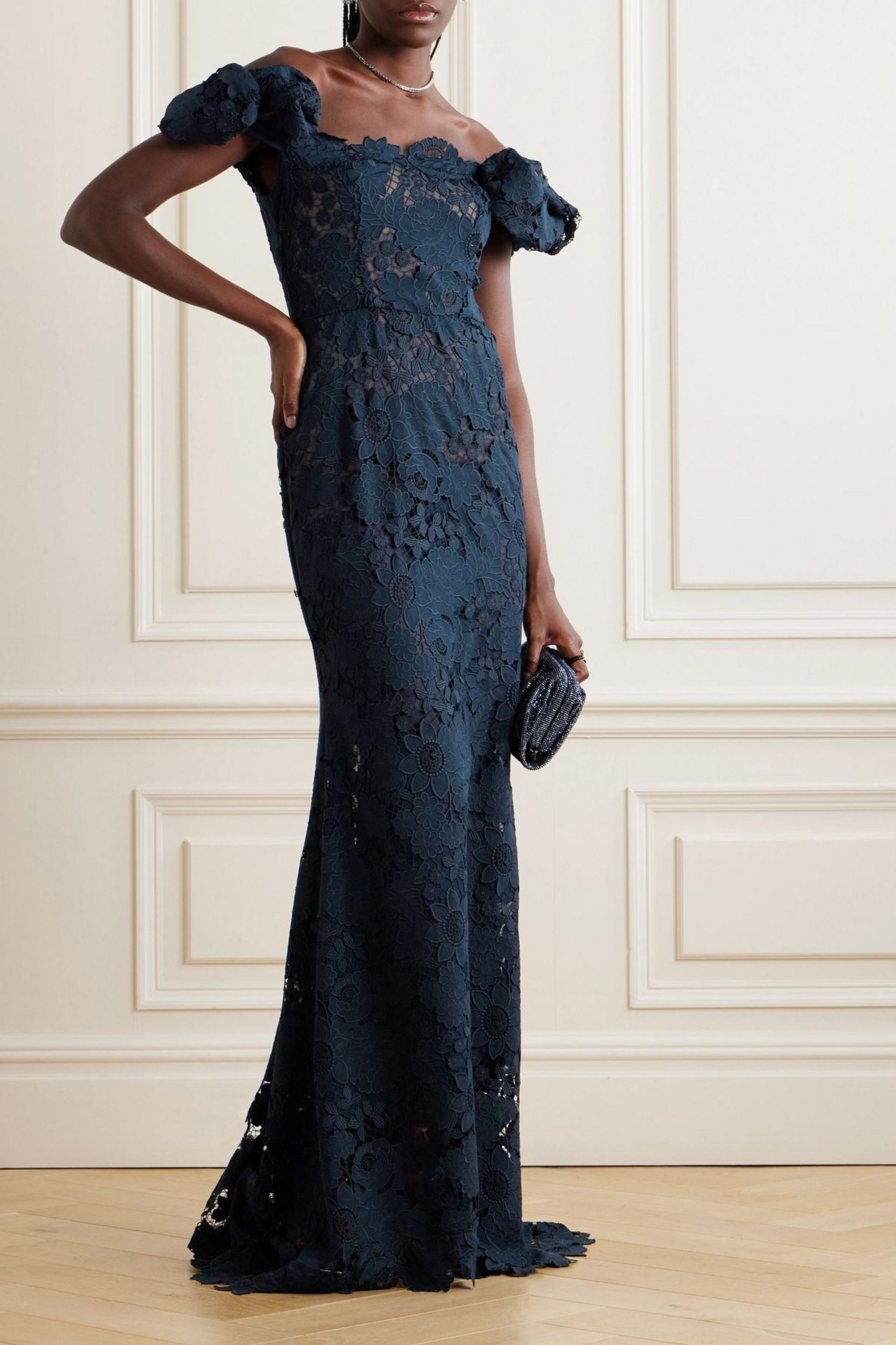Oscar de la Renta Off-the-shoulder guipure lace gown