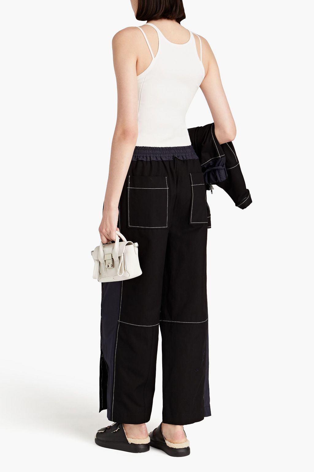 3.1 PHILLIP LIM بنطال قصير بأرجل واسعة مصنوع من قطن كنفا مع قطع محاكة بجانب بعضها البعض من قماش ريبستوب
