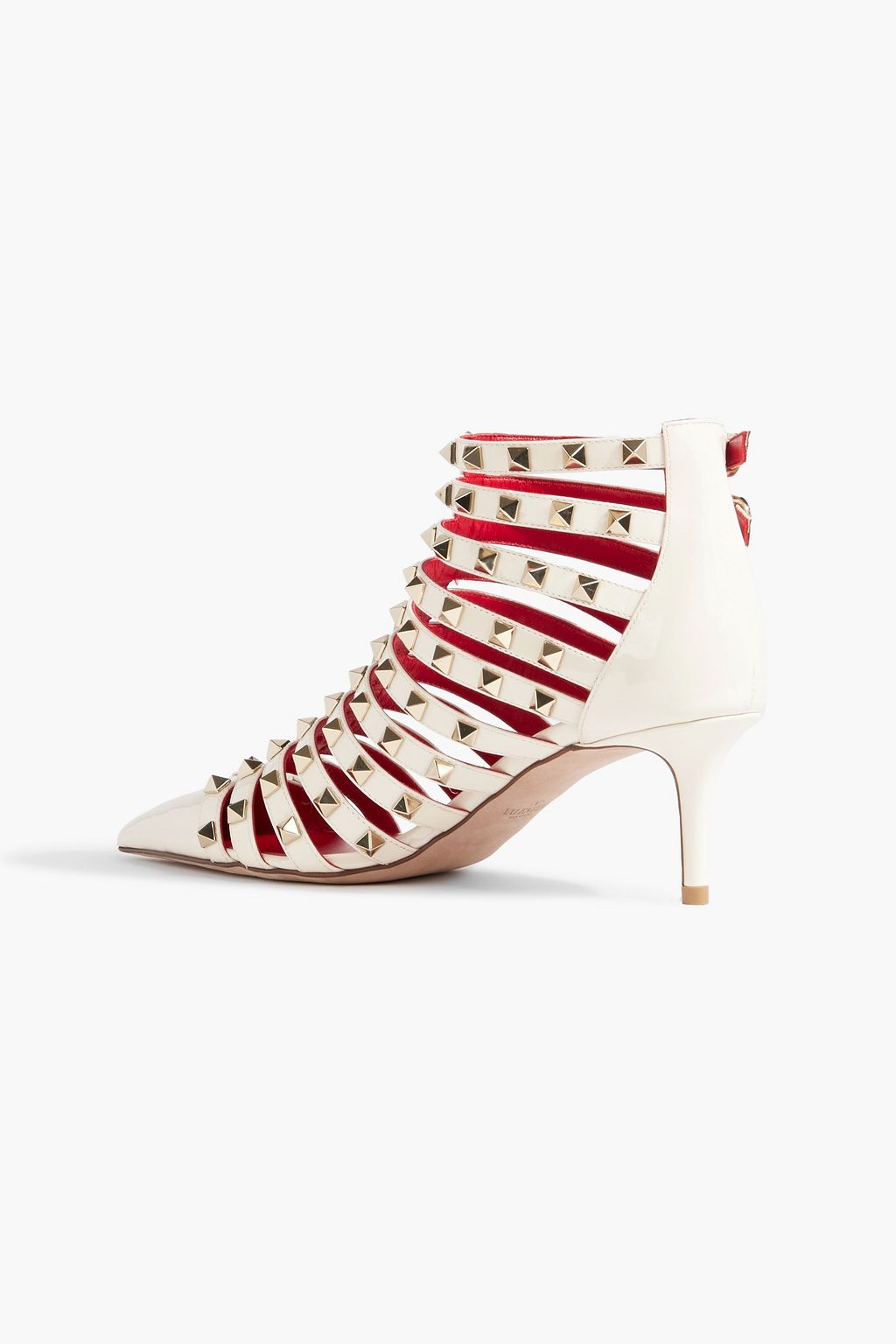 VALENTINO GARAVANI حذاء بامب مصنوع من الجلد اللامع ومزيّن بدبابيس معدنية