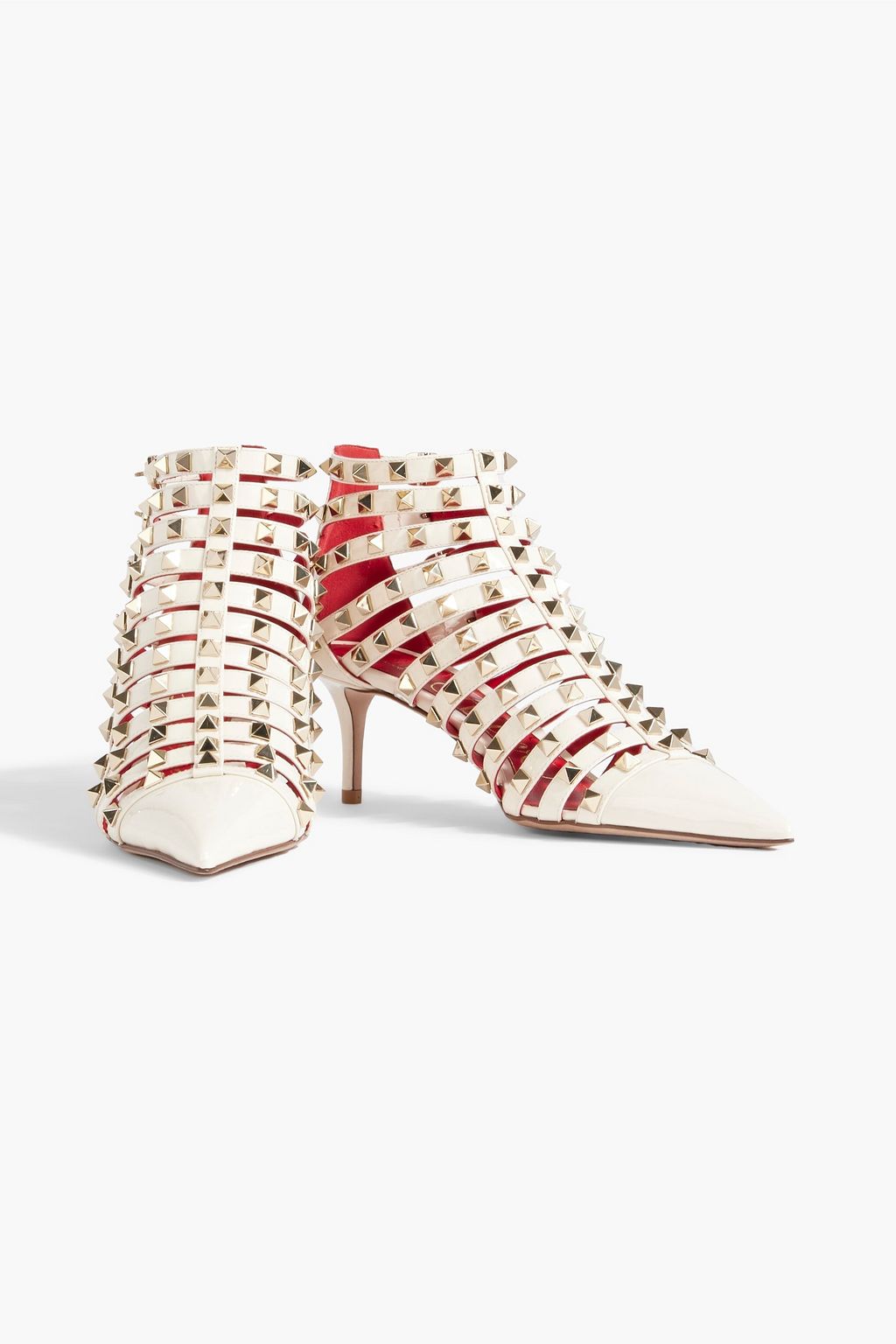 VALENTINO GARAVANI حذاء بامب مصنوع من الجلد اللامع ومزيّن بدبابيس معدنية