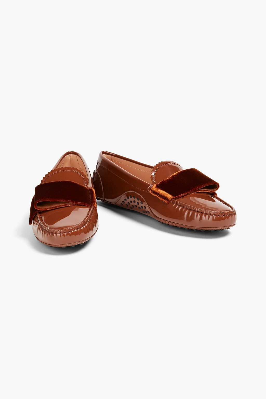 TOD'S حذاء لوفر مصنوع من الجلد اللامع بحواف من المخمل