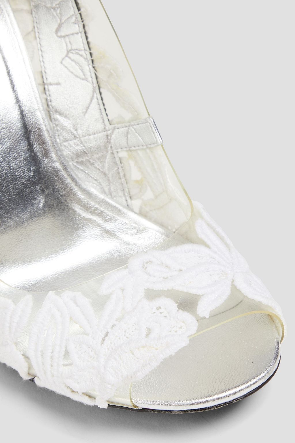 ROGER VIVIER حذاء بامب مصنوع من دانتيل غيبور ومادة PVC
