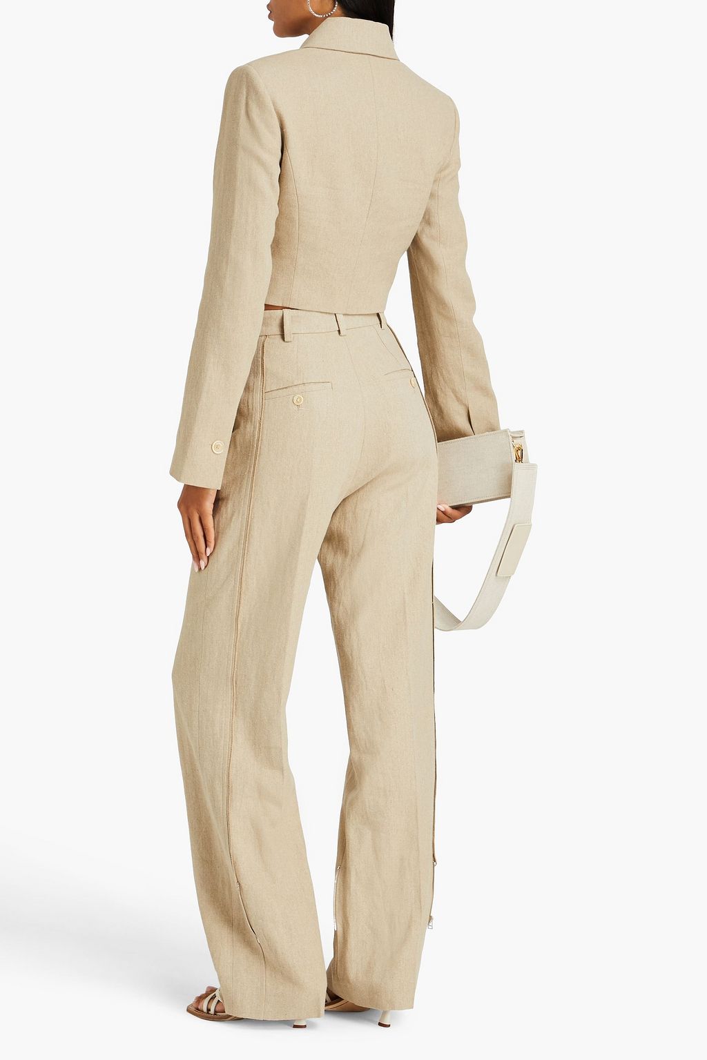 JACQUEMUS بنطال ’’أستوين’’ بأرجل مستقيمة مصنوع من كتّان كنفا