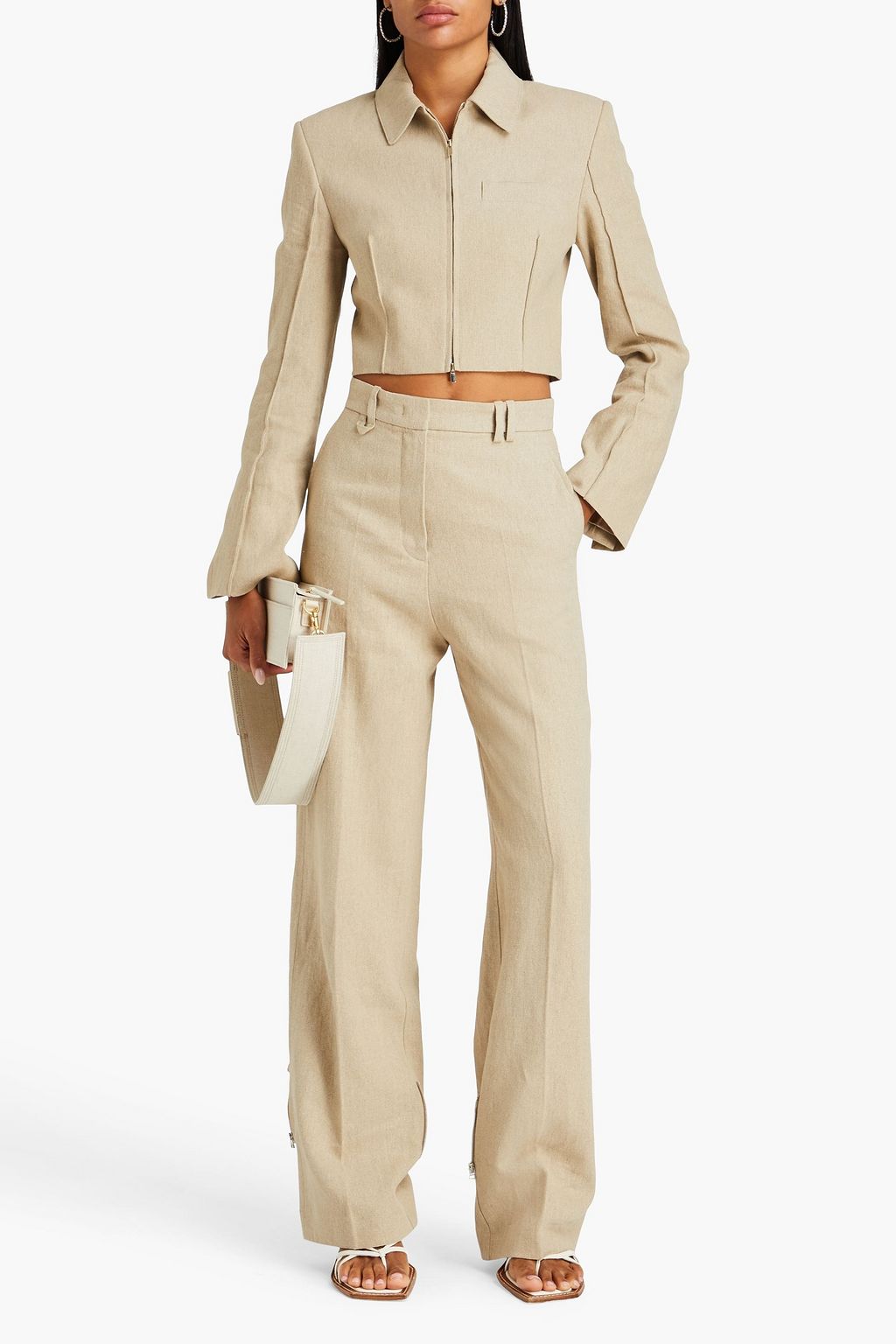 JACQUEMUS بنطال ’’أستوين’’ بأرجل مستقيمة مصنوع من كتّان كنفا