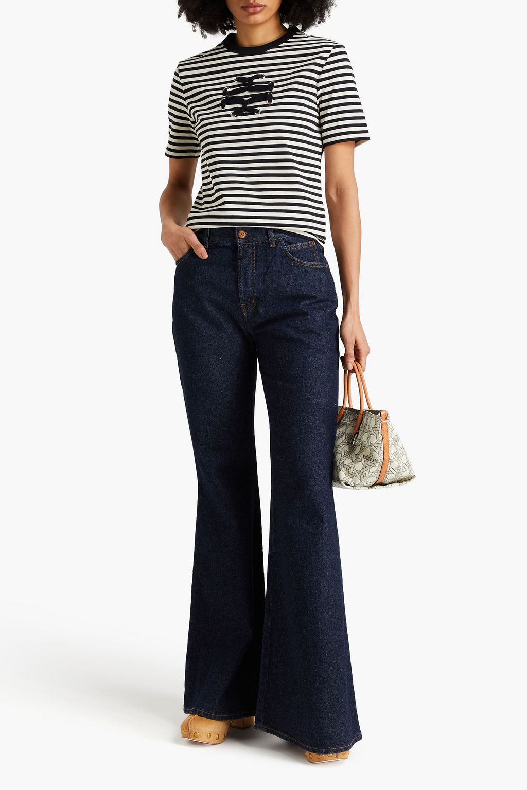 TORY BURCH تي شيرت مصنوع من قطن جيرسي بتصميم مخطط ومزركش