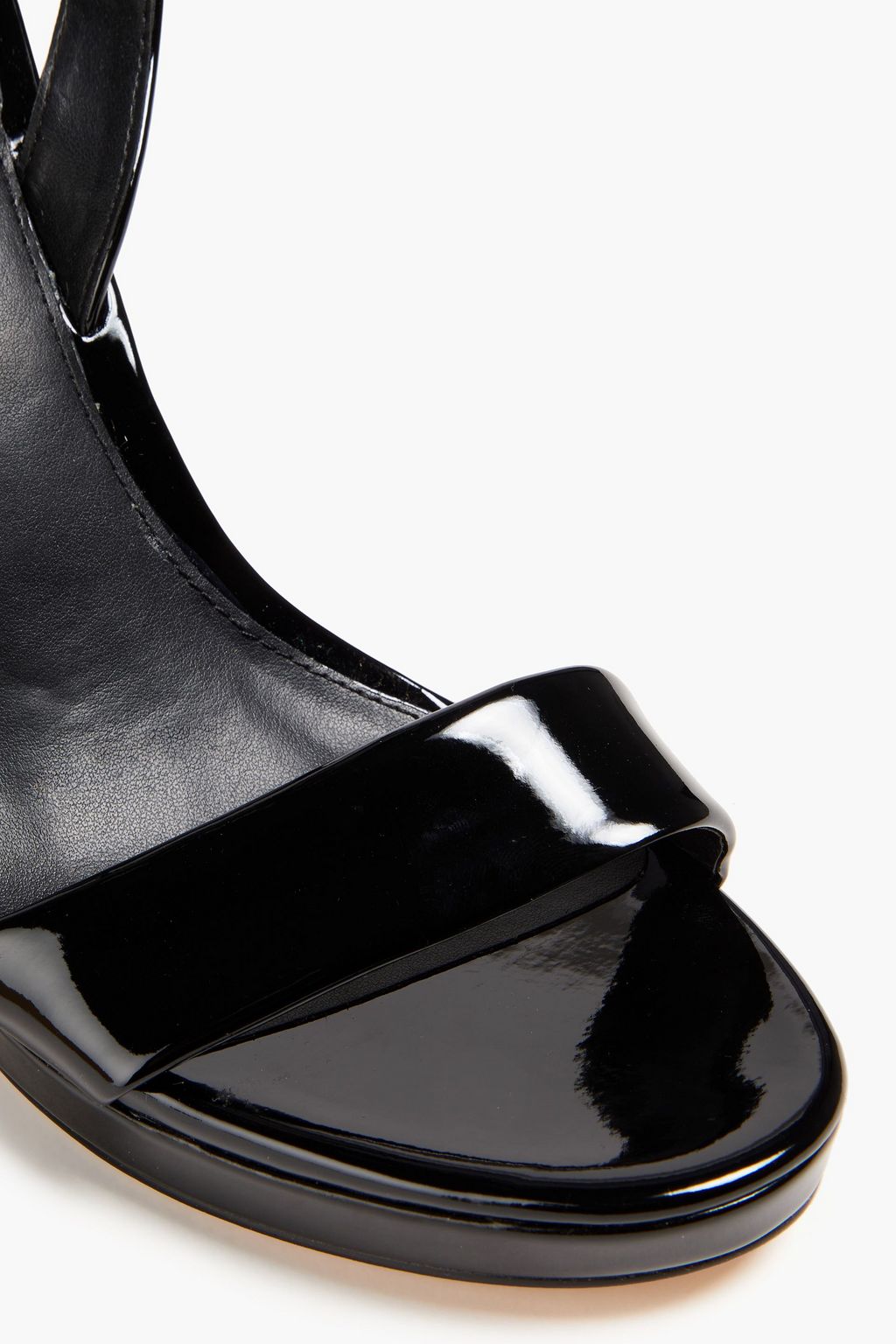 SAM EDELMAN صندل مصنوع من الجلد الصناعي اللامع