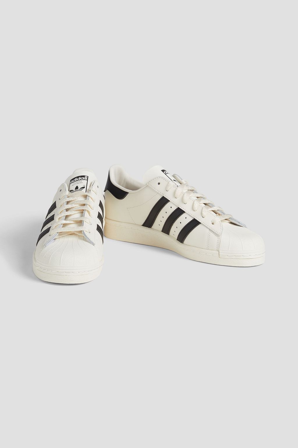 ADIDAS حذاء سنيكرز ’’سوبرستار 82’’ مصنوع من الجلد بتصميم مخطط
