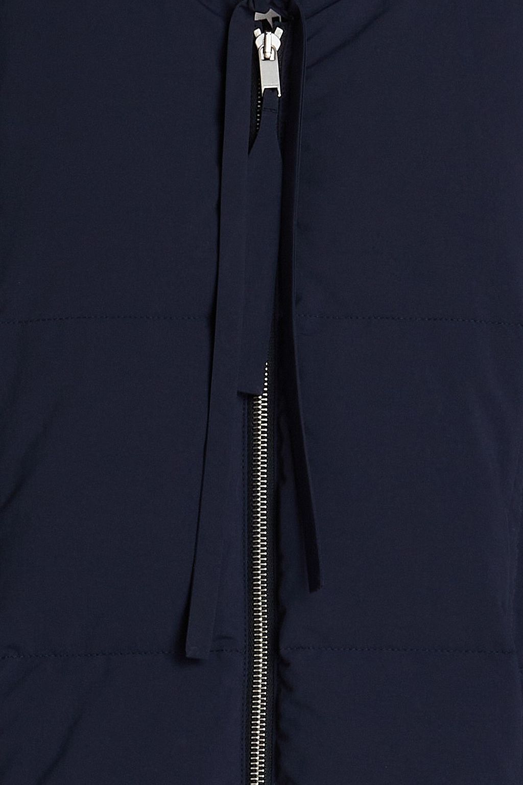 JIL SANDER جاكيت محشو بالزغب ومصنوع من قماش عازل بتصميم مبطّن