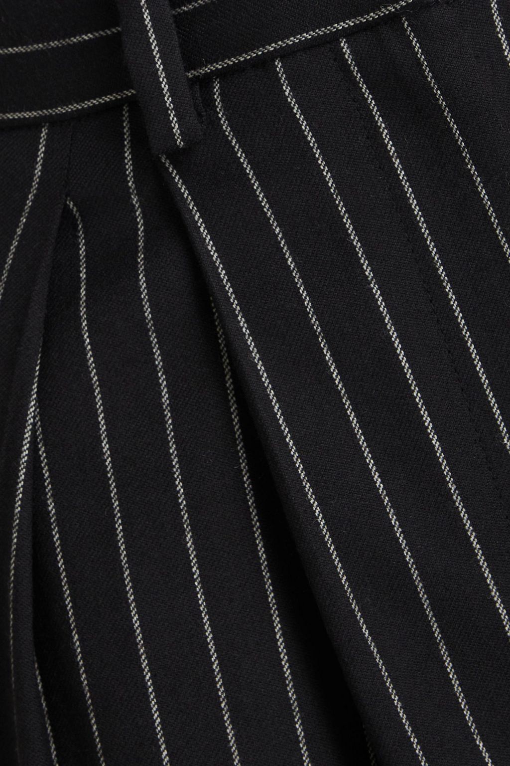 IRO Karottenhose aus einer Wollmischung mit Nadelstreifen und Falten