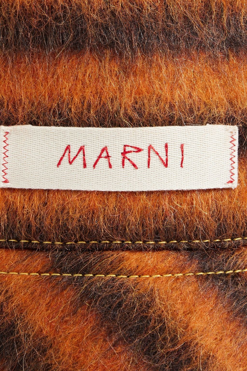 MARNI قبعة على شكل دلو مصنوعة من نسيج محبوك بتصميم مخطط مع رقعة مزخرفة بشعار العلامة