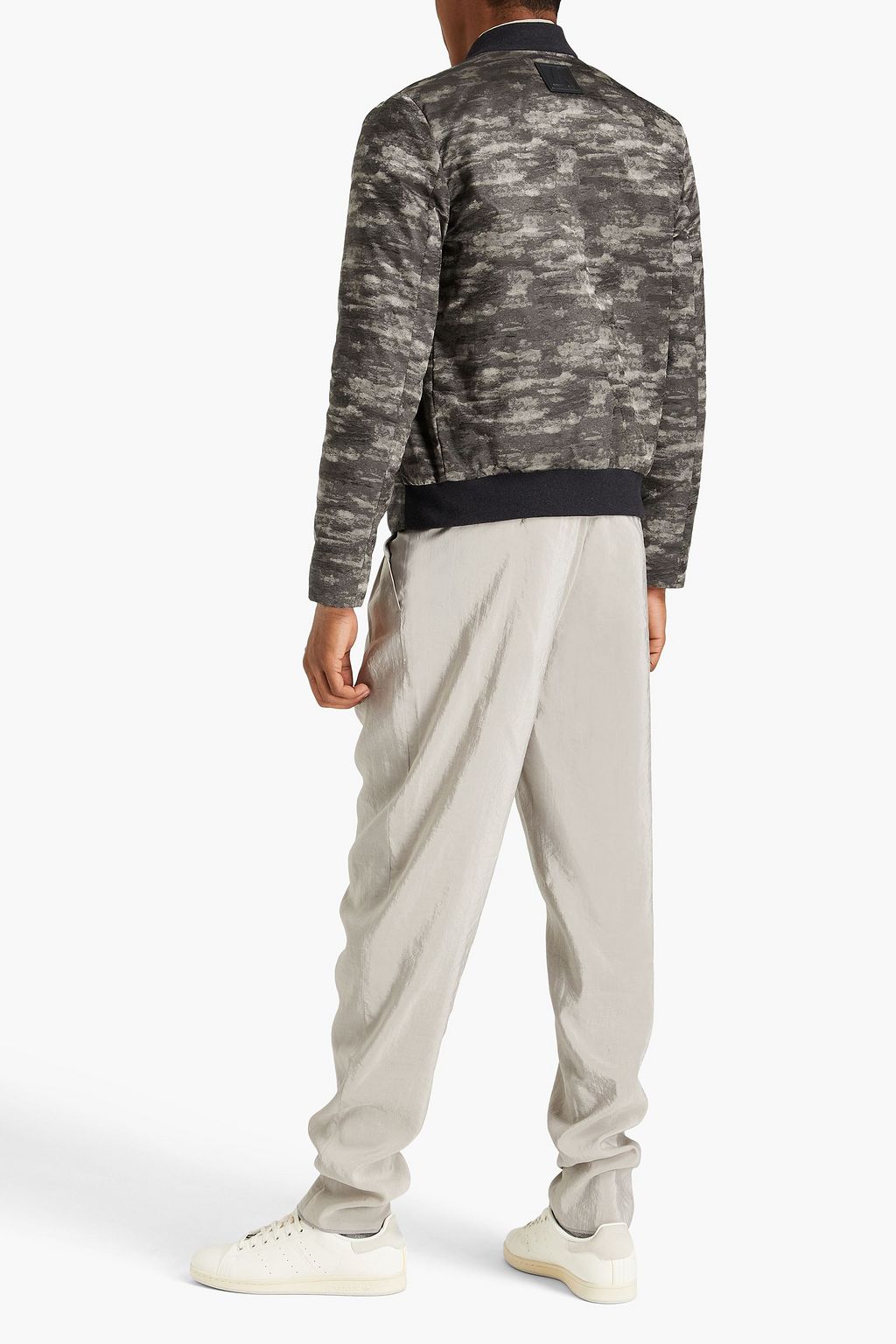 EMPORIO ARMANI 카무플라주 프린트 새틴 자카드 보머 재킷