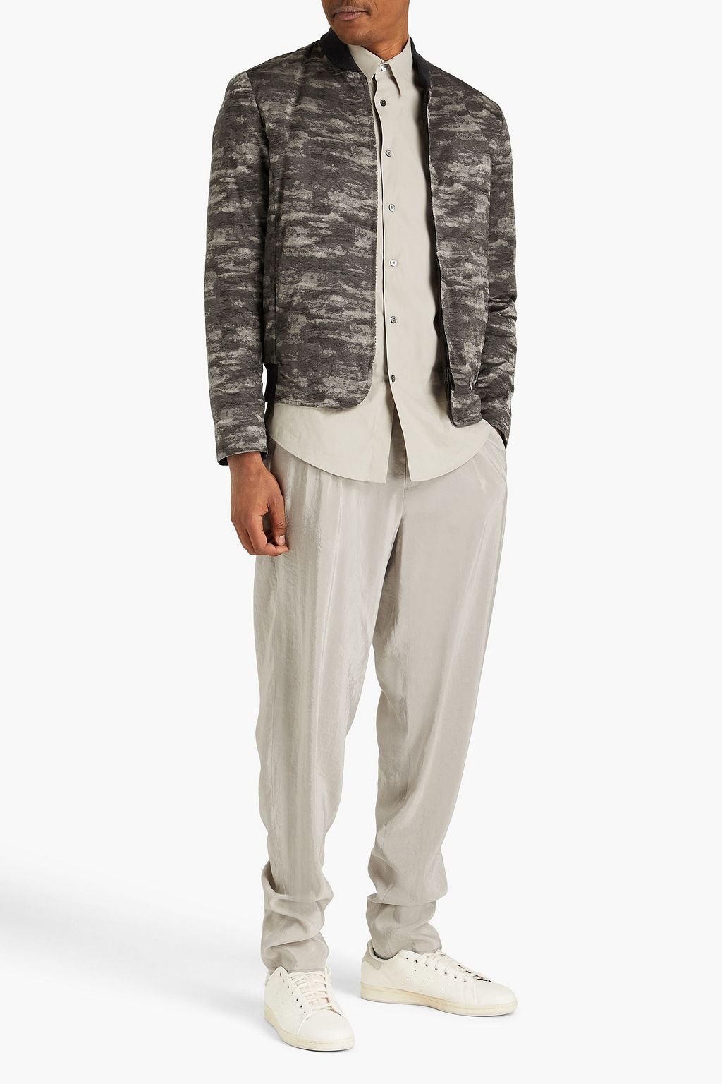 EMPORIO ARMANI 카무플라주 프린트 새틴 자카드 보머 재킷