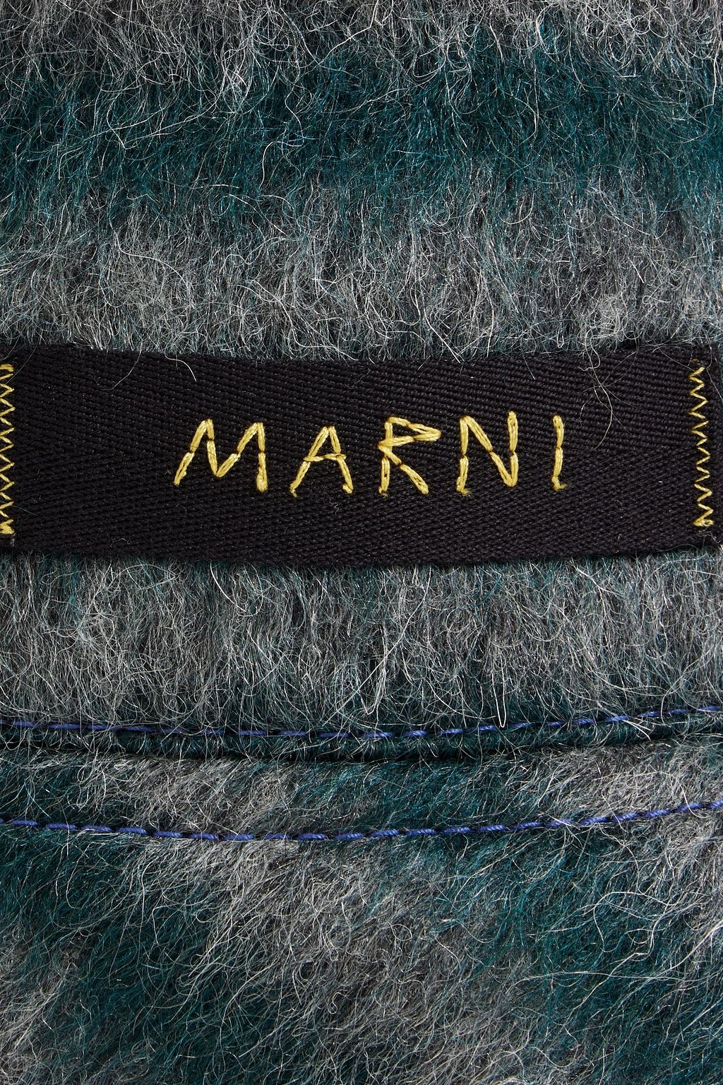 MARNI قبعة على شكل دلو مصنوعة من نسيج محبوك بتصميم مخطط مع رقعة مزخرفة بشعار العلامة