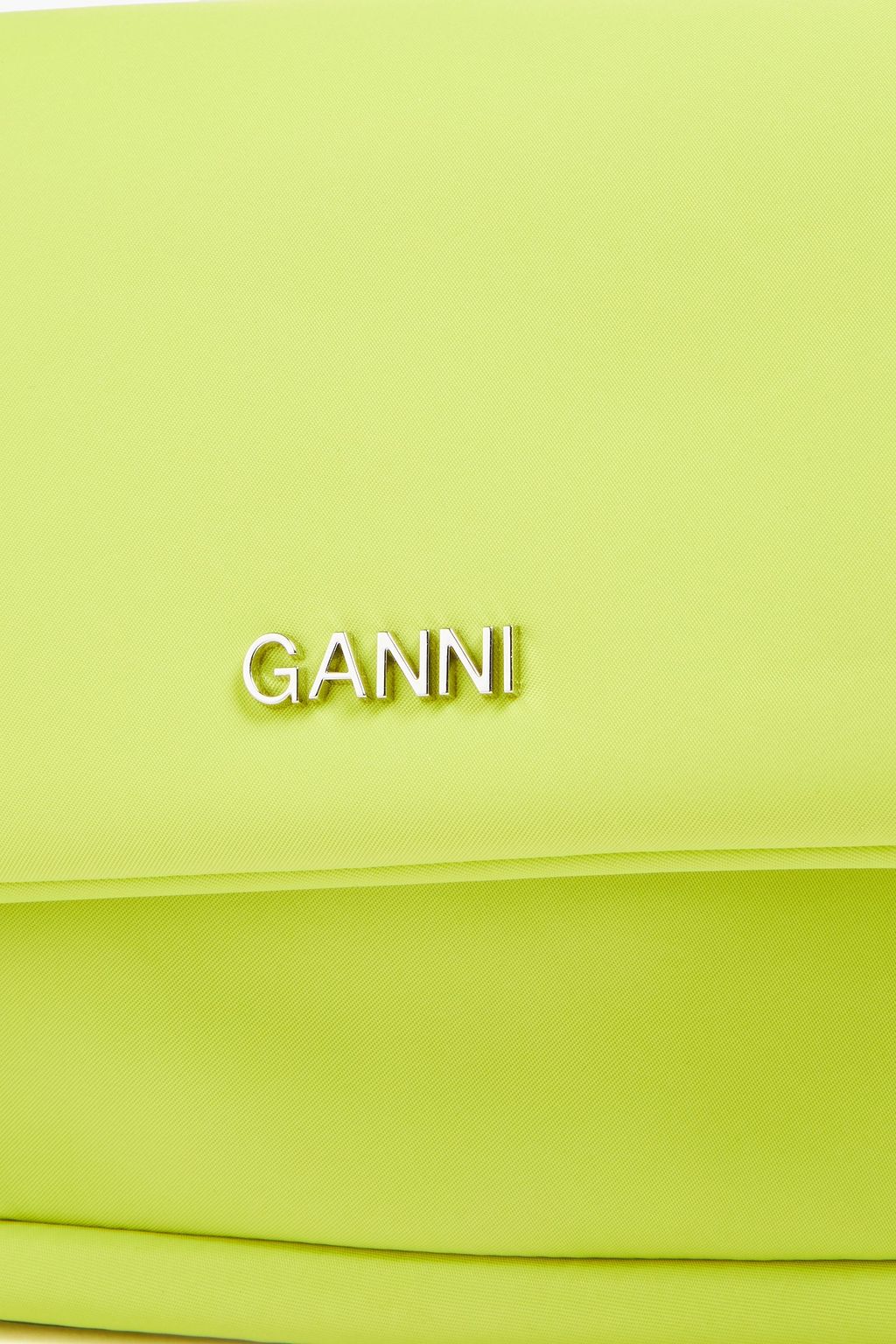GANNI حقيبة كتف مصنوعة من قماش عازل بحواف من الجلد