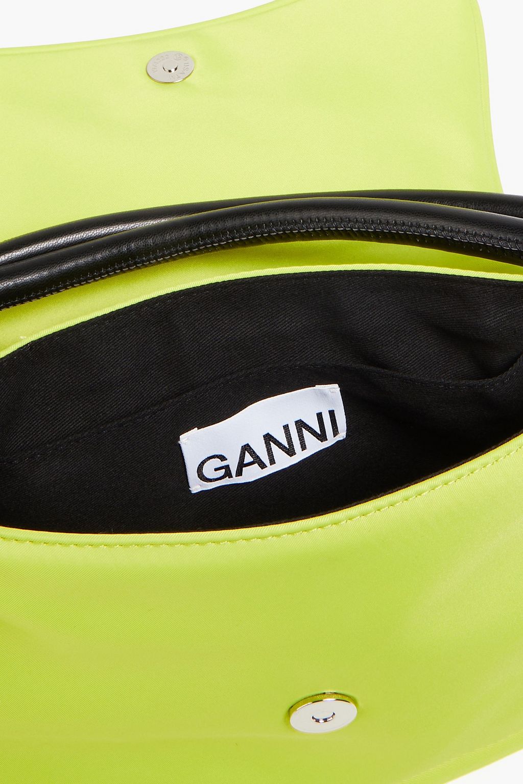 GANNI حقيبة كتف مصنوعة من قماش عازل بحواف من الجلد