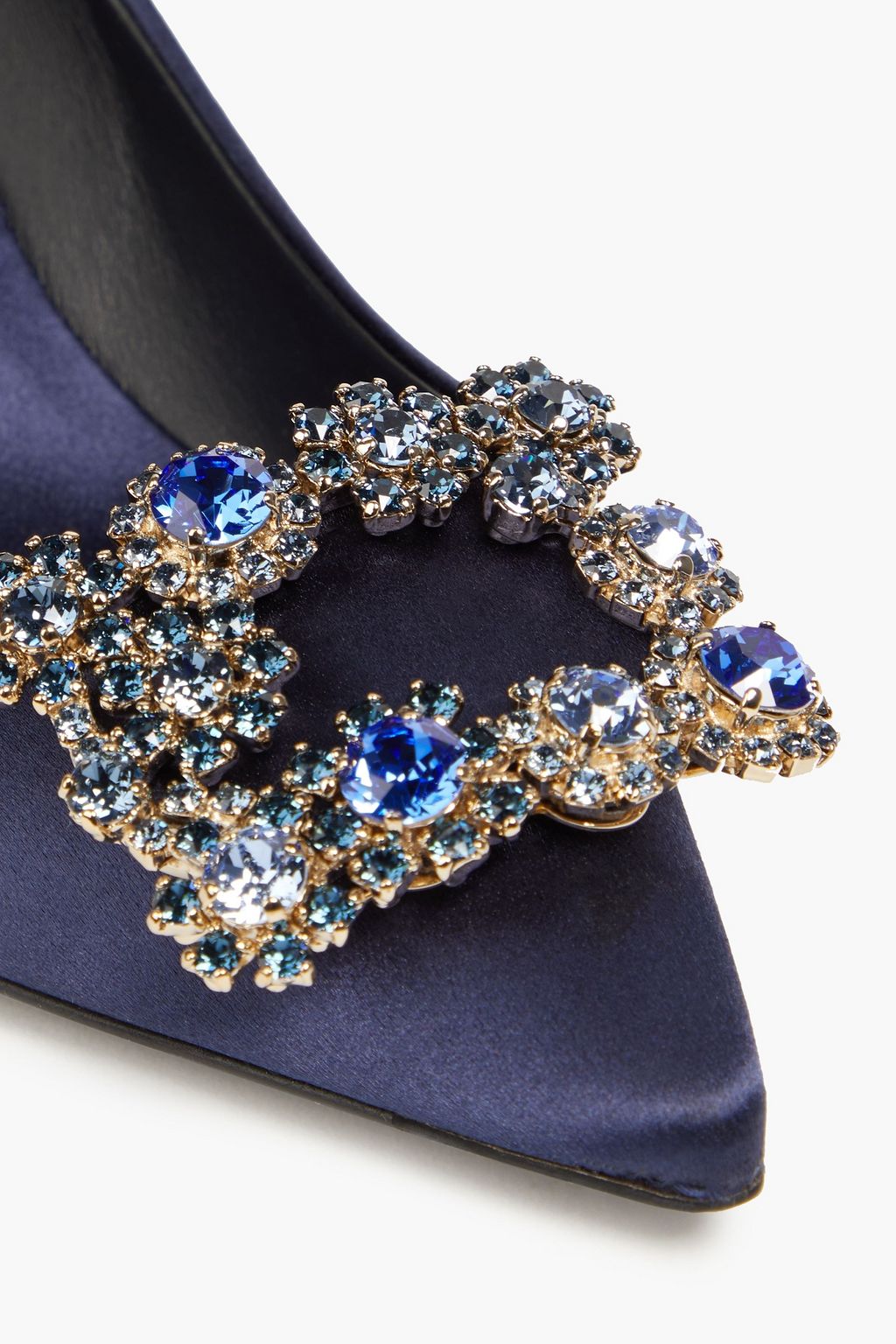 ROGER VIVIER حذاء بامب مصنوع من الساتان ومزين بالكريستال