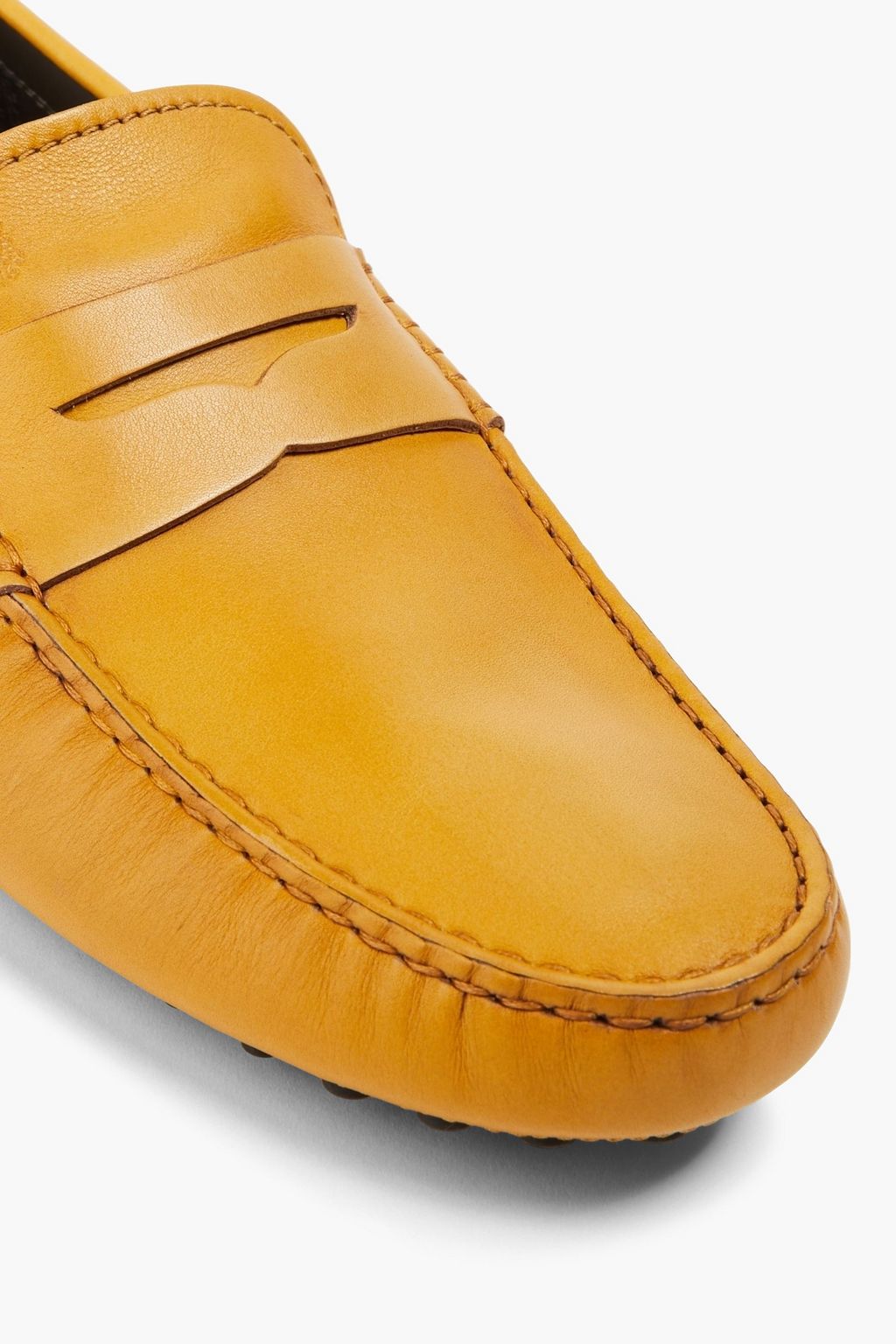 TOD'S حذاء قيادة مصنوع من الجلد