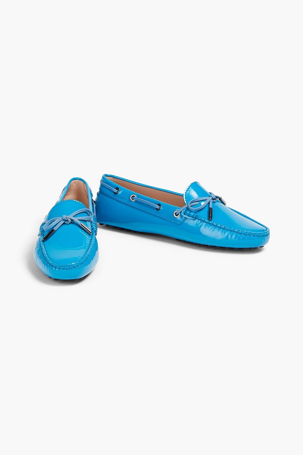 TOD'S حذاء لوفر مصنوع من الجلد اللامع ومزين بربطة على شكل فراشة
