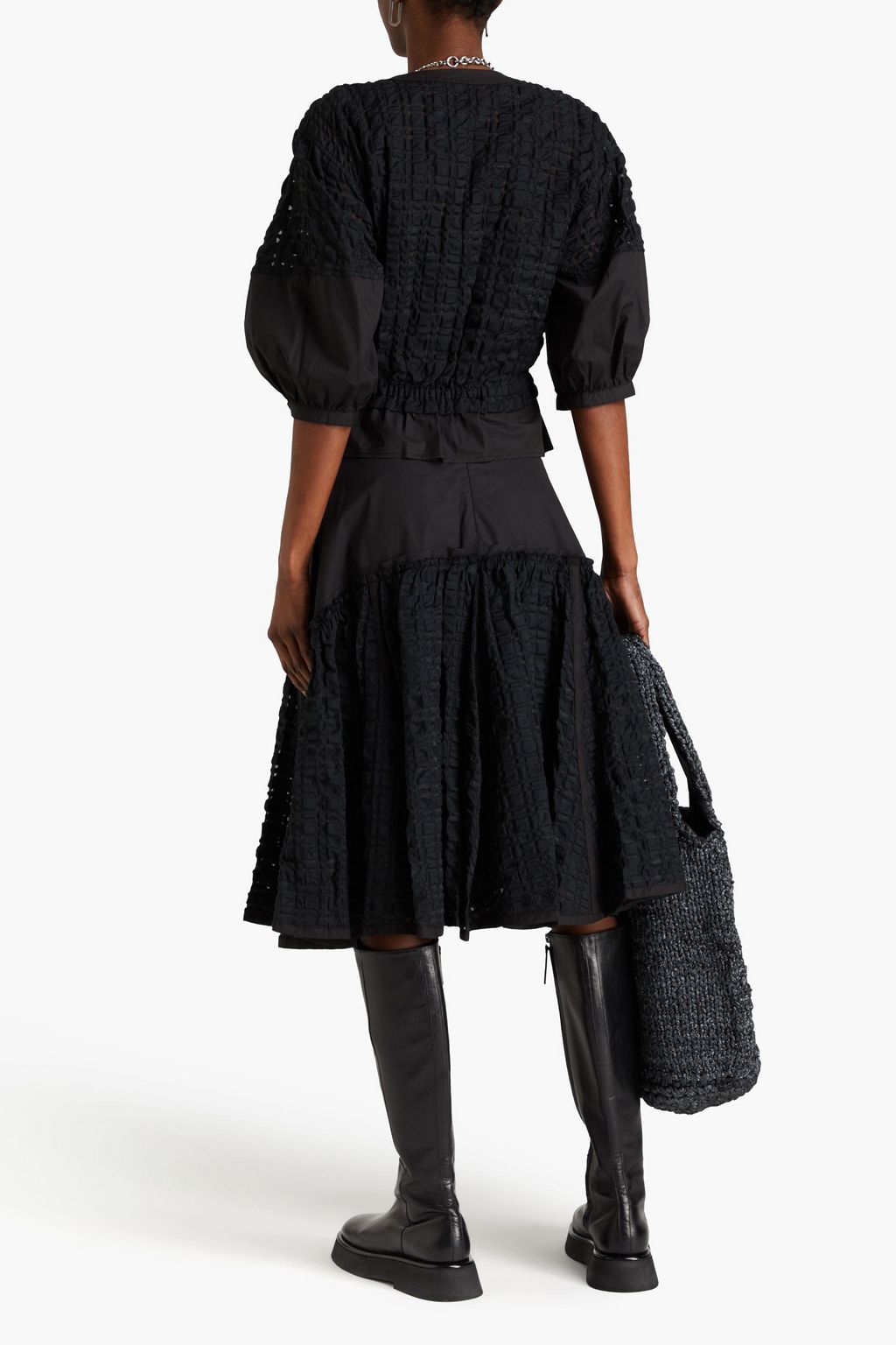 3.1 PHILLIP LIM تنورة متوسطة الطول مصنوعة من نسيج سيرساكر بنقشة مربعات مع قطع محاكة بجانب بعضها البعض من التفتا