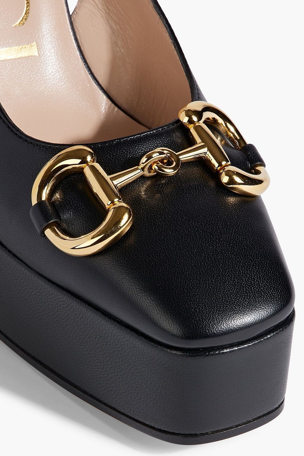 GUCCI حذاء بكعب عالٍ بنعل سميك مزوّد بحزام خلفي من الجلد المزيّن