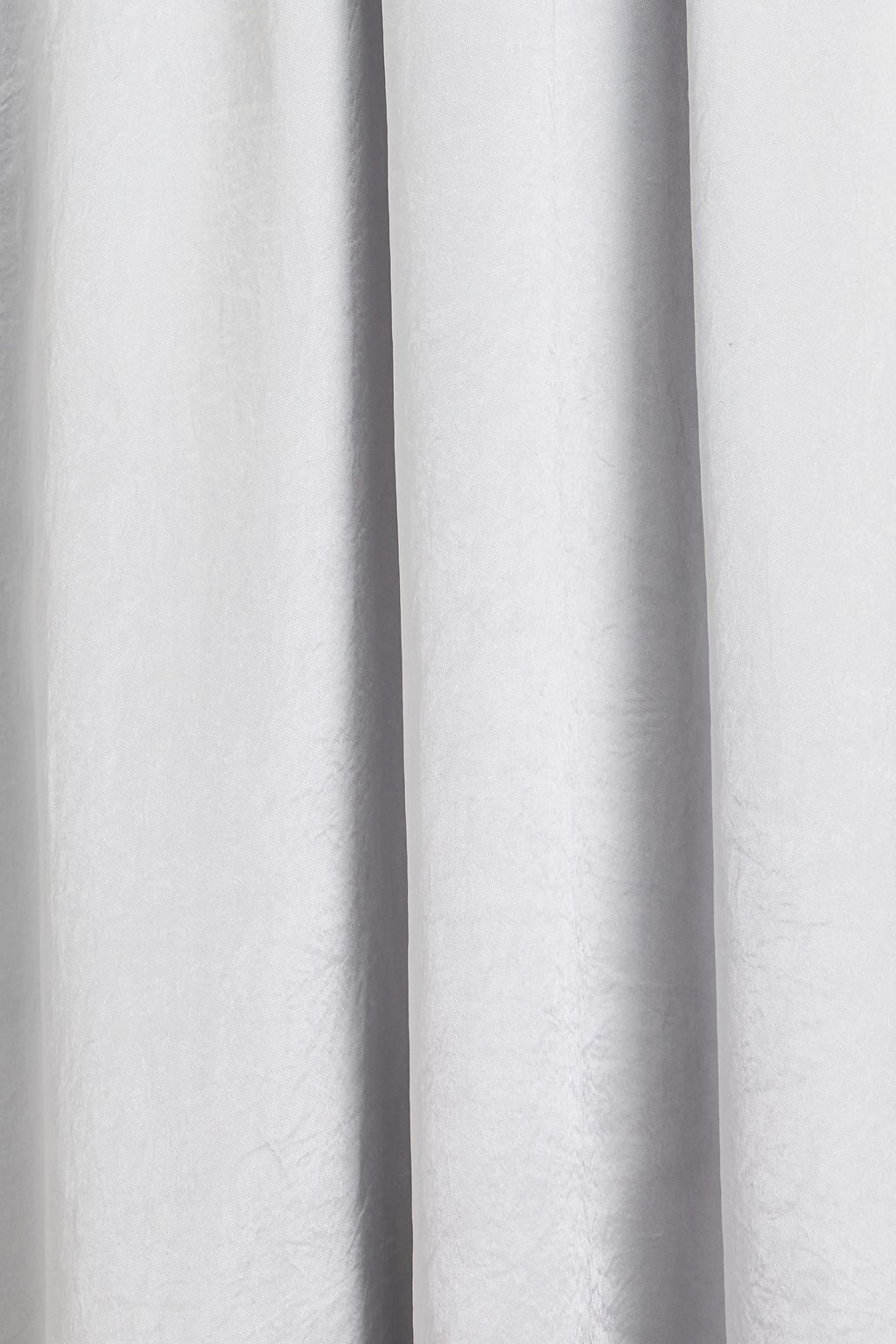 SOLID & STRIPED فستان متوسط الطول مصنوع من الساتان المجعّد ومزين بكشاكش