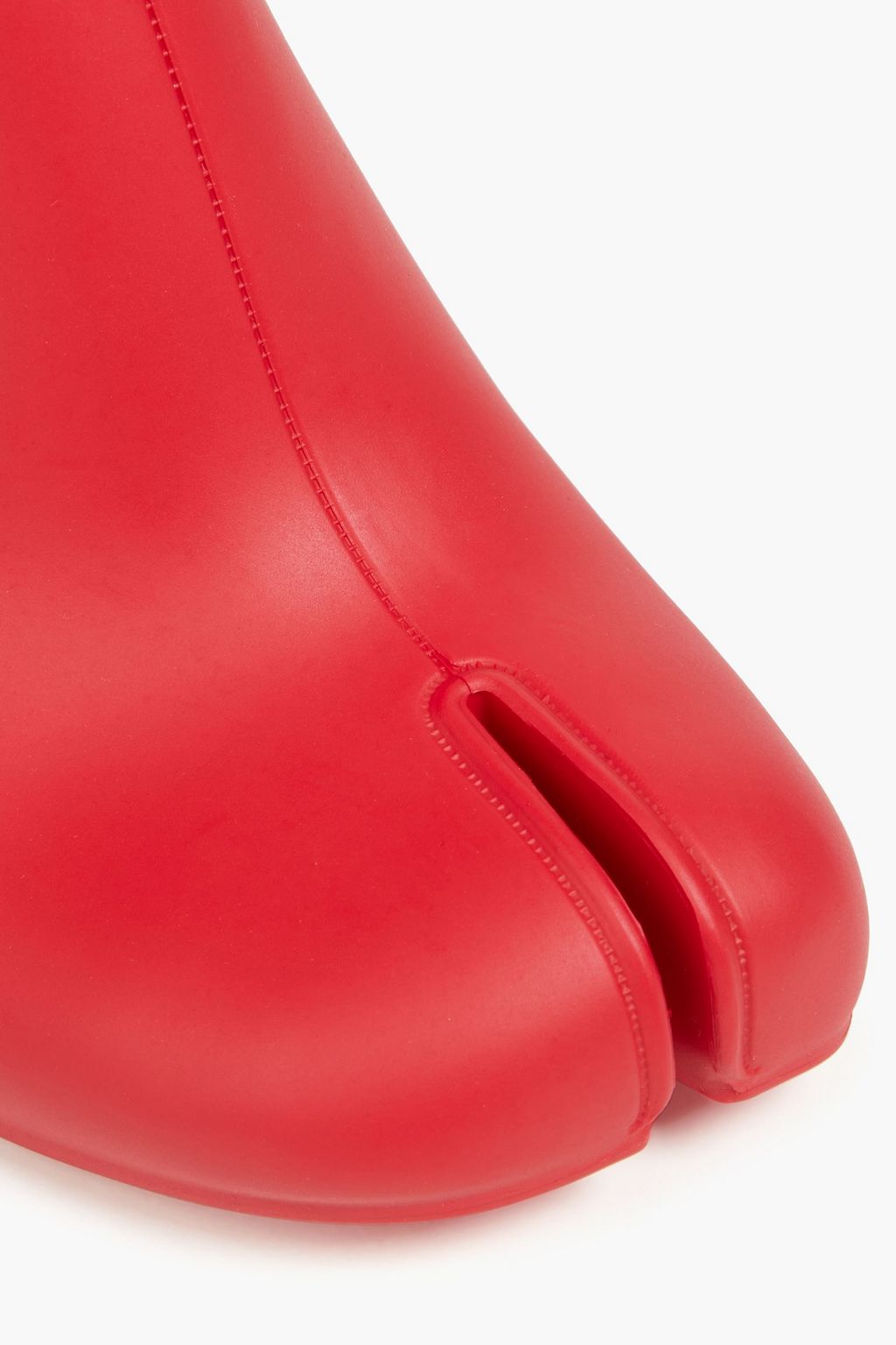 MAISON MARGIELA بوت بطول الكاحل من مادة PVC بتصميم مفصول عند الأصابع