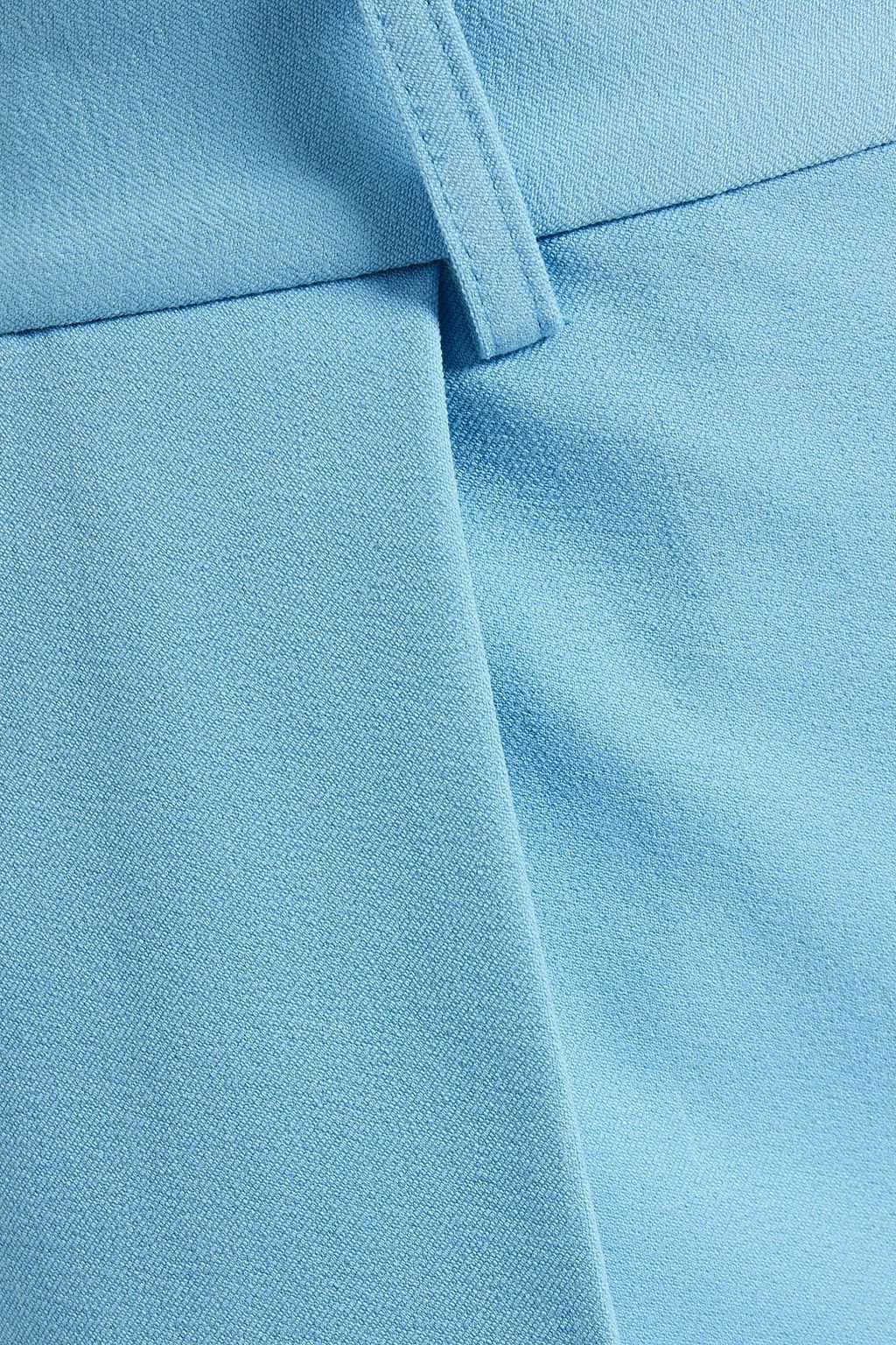 ALICE + OLIVIA شورت “جاري” مصنوع من الكريب المطاطي ومزين بكسرات