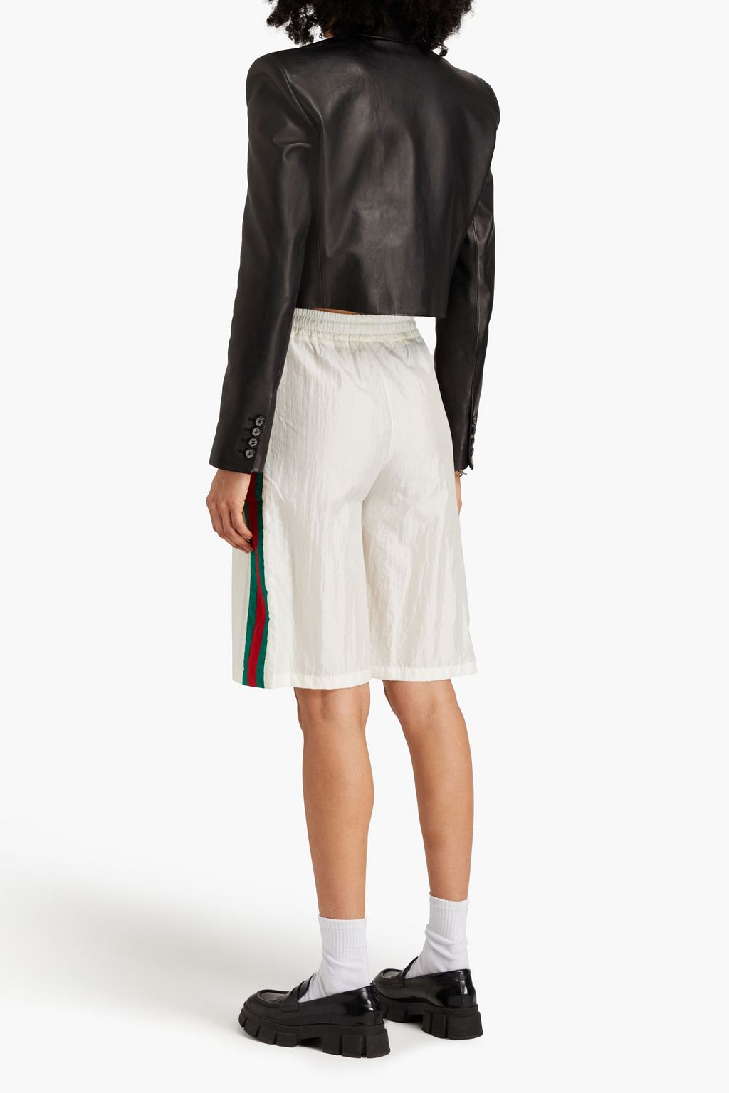 GUCCI شورت من قماش عازل بتصميم مخطط