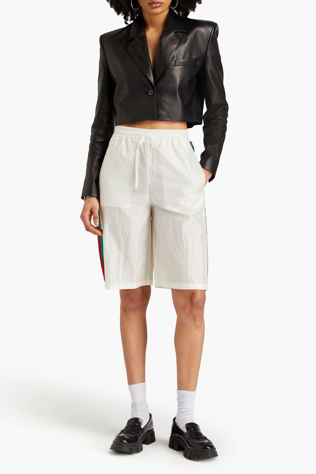 GUCCI شورت من قماش عازل بتصميم مخطط