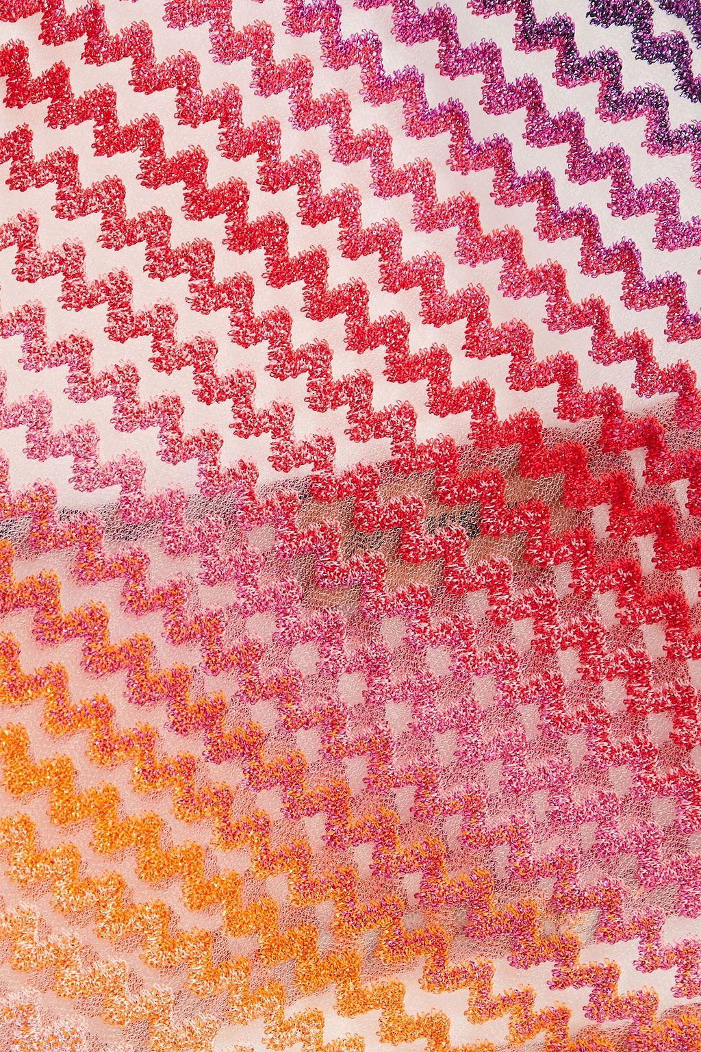 MISSONI بلوزة قصيرة بياقة هالتر الدائرية وحبكة كورشيه بلون معدني